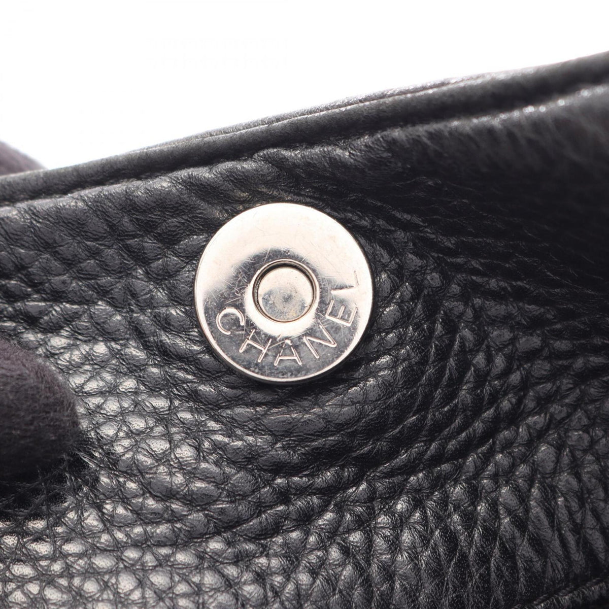 Chanel Black Leather Handbag (Pre-Owned)
