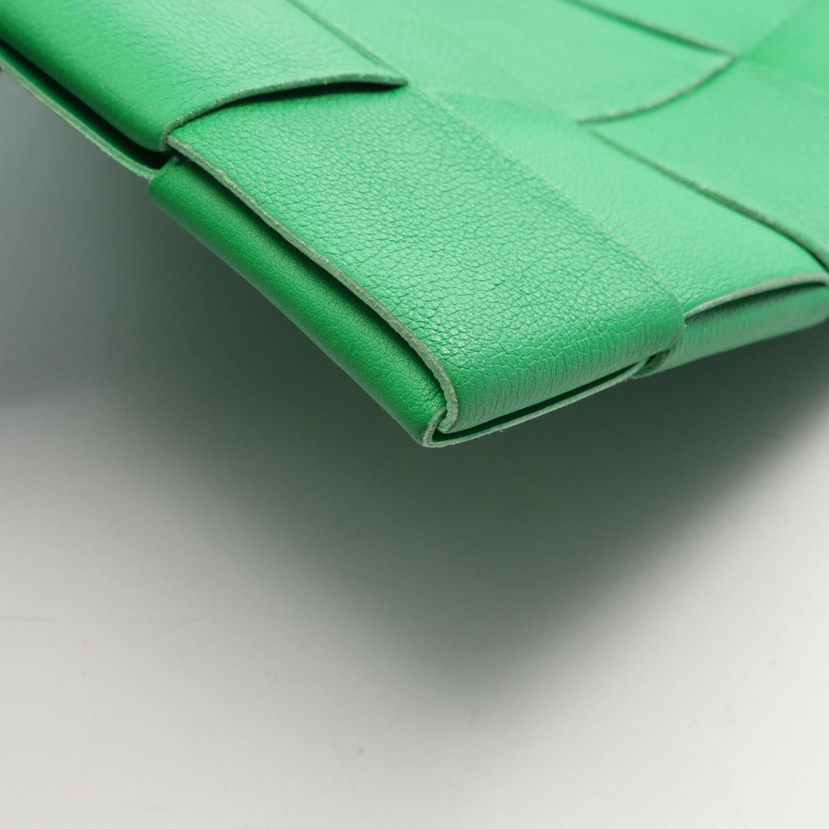 Bottega Veneta Green Leather Clutch Bag Handbag (Pre-Owned)