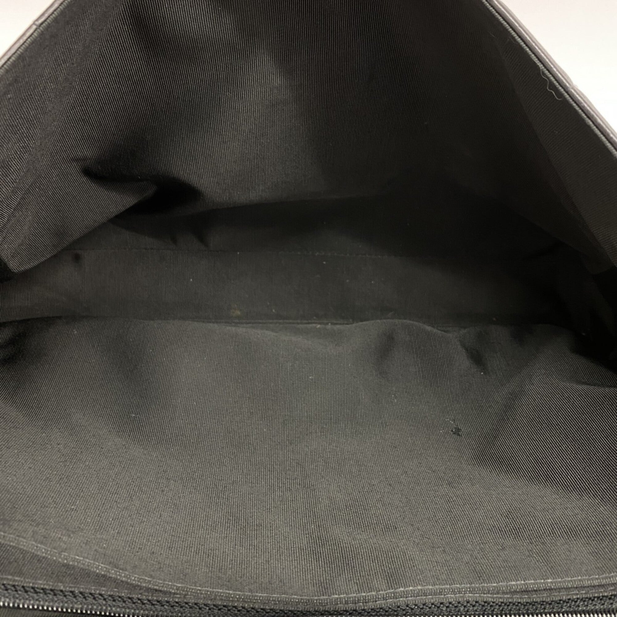 Chanel Black Leather Shoulder Bag (Pre-Owned)