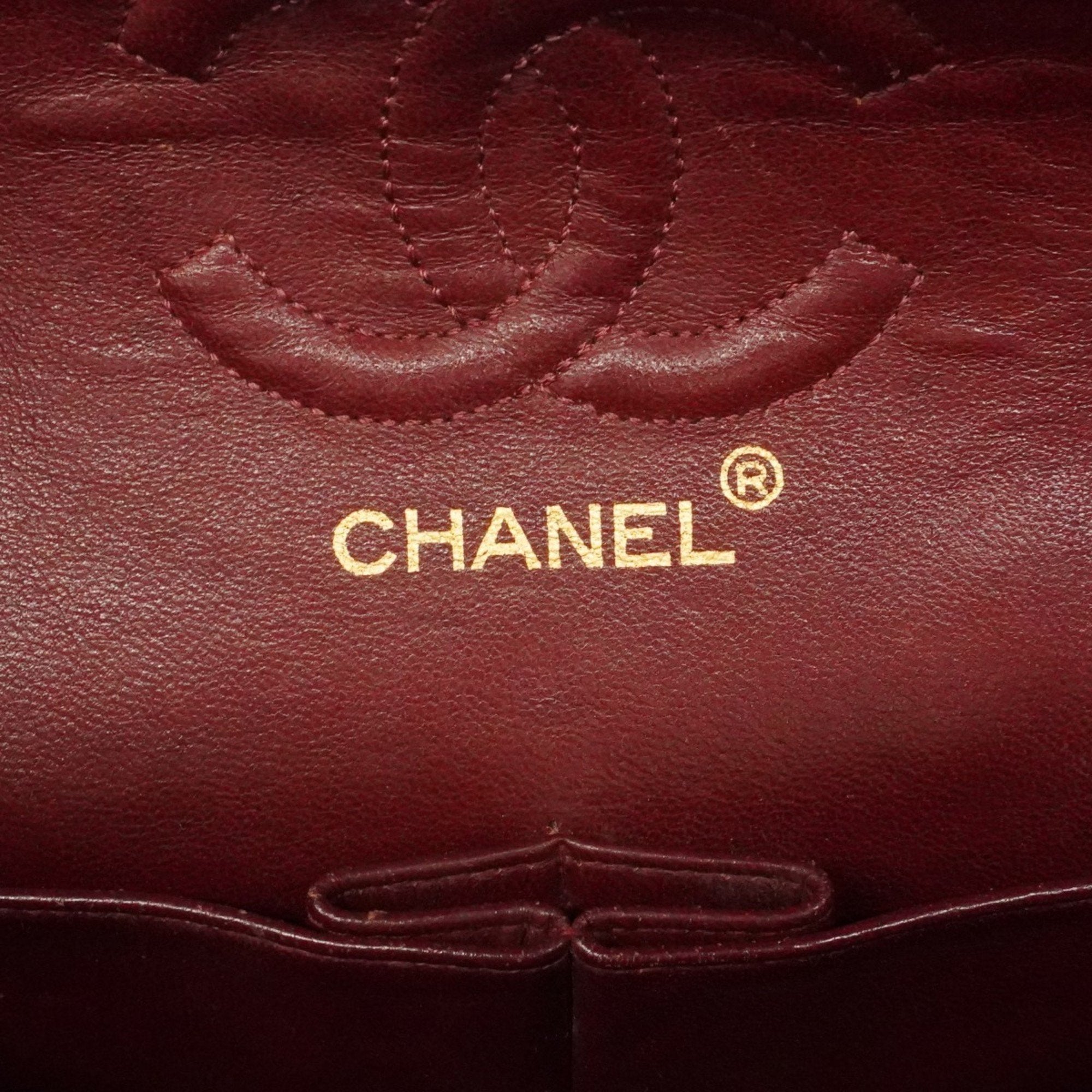 Chanel Black Leather Shoulder Bag (Pre-Owned)