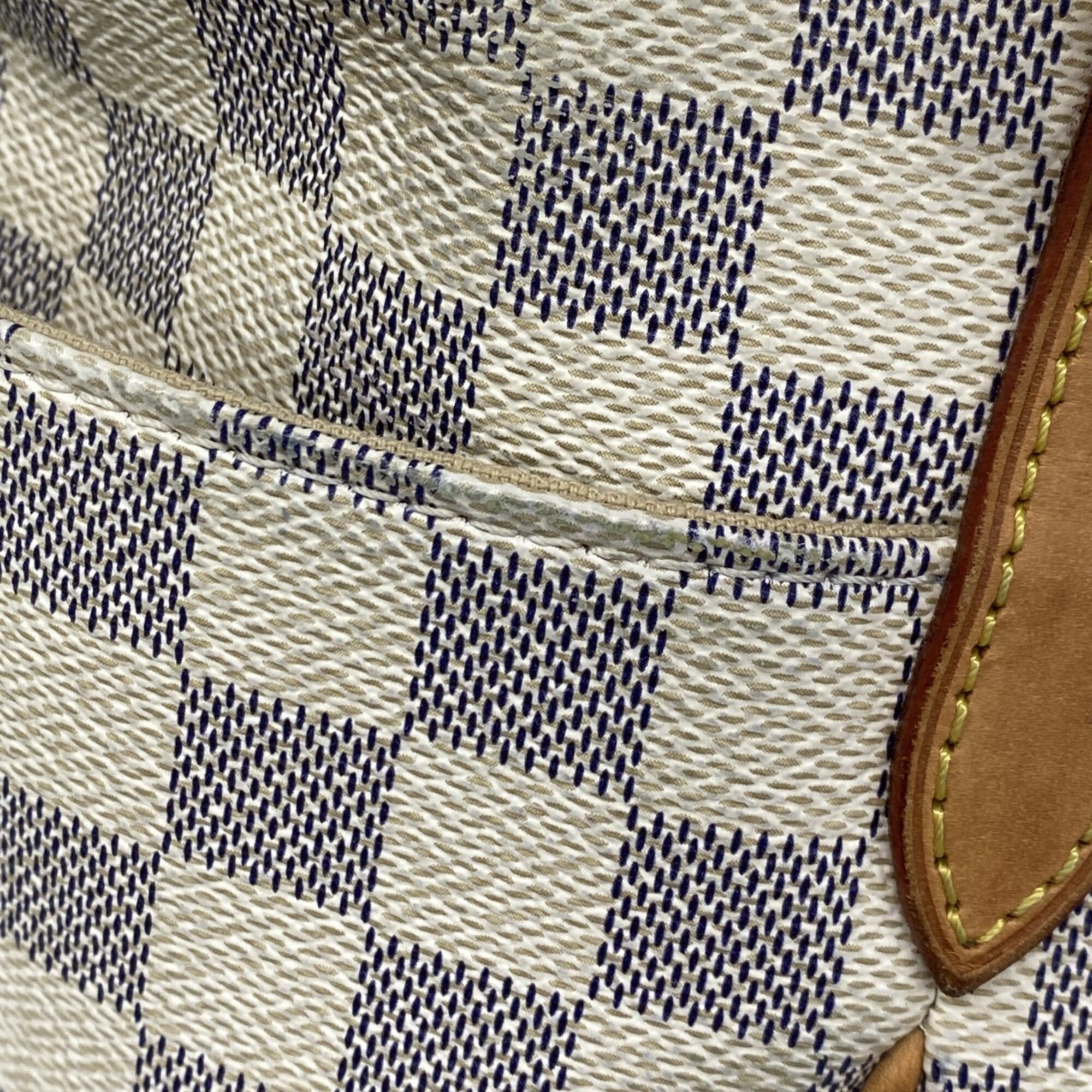 Louis Vuitton White Tote Bag (Pre-Owned)