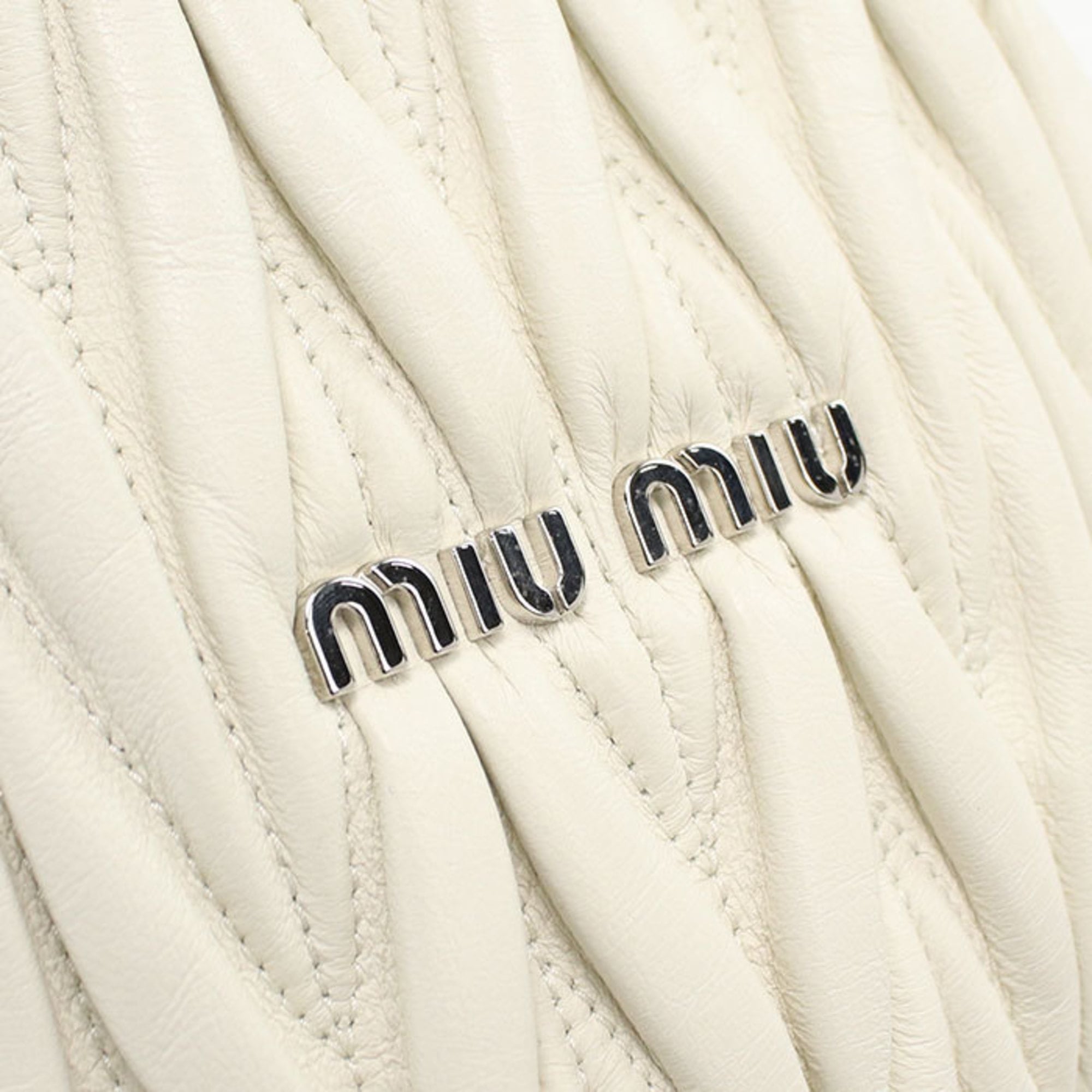Miu Miu Matelasse White Leather Shoulder Bag (Pre-Owned)
