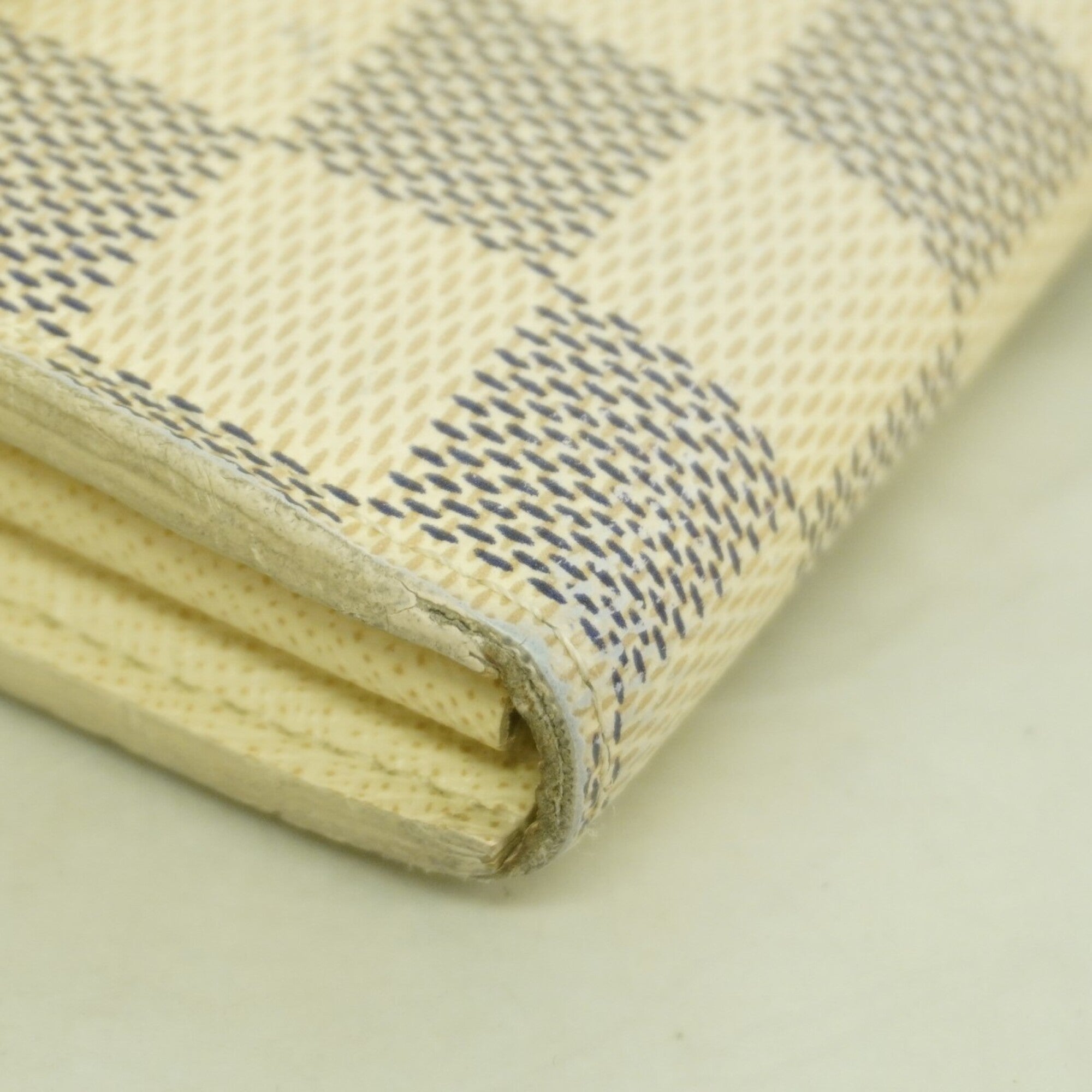 Louis Vuitton White Long Wallet (Bi-Fold) (Pre-Owned)