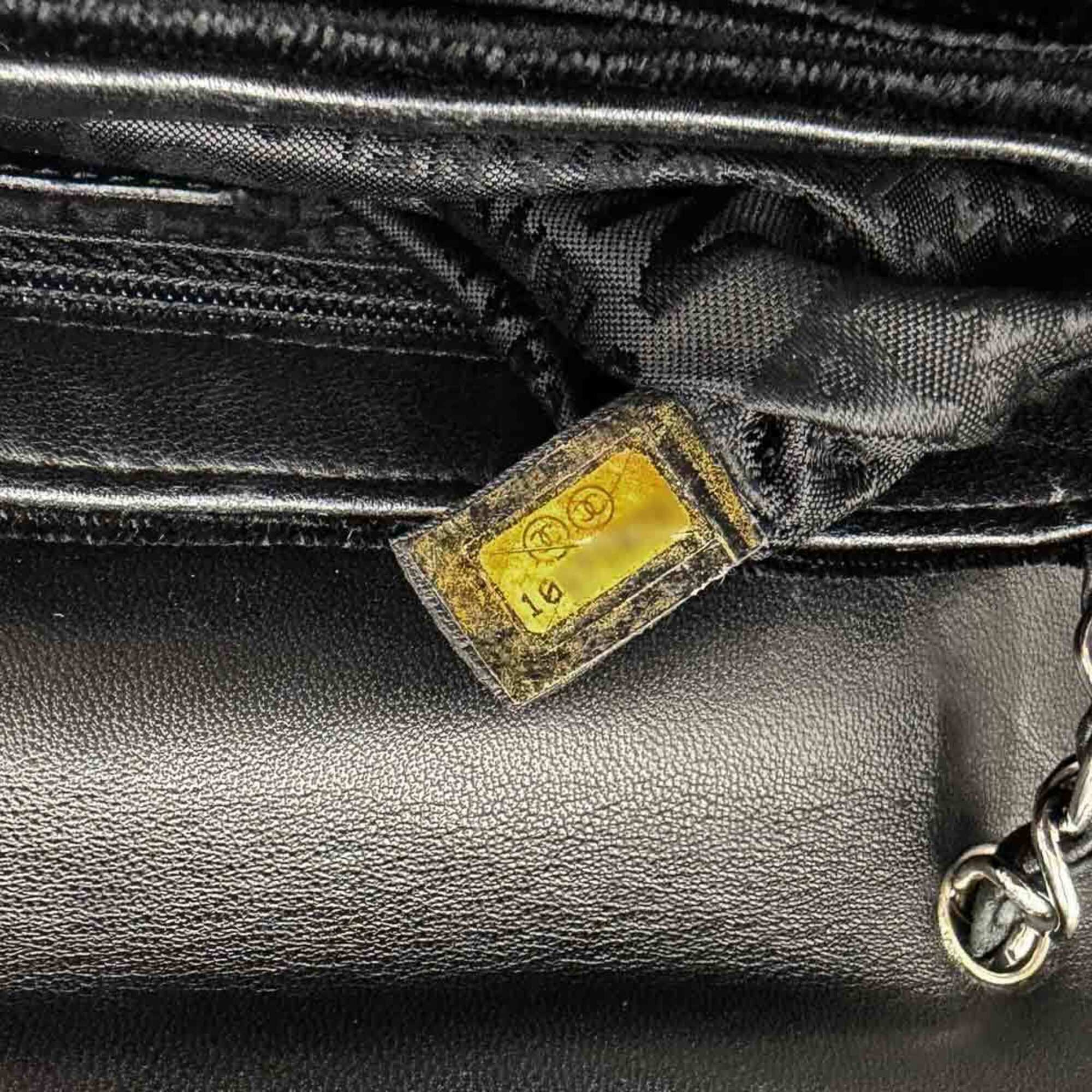 Chanel Black Leather Handbag Shoulder Bag (Pre-Owned)