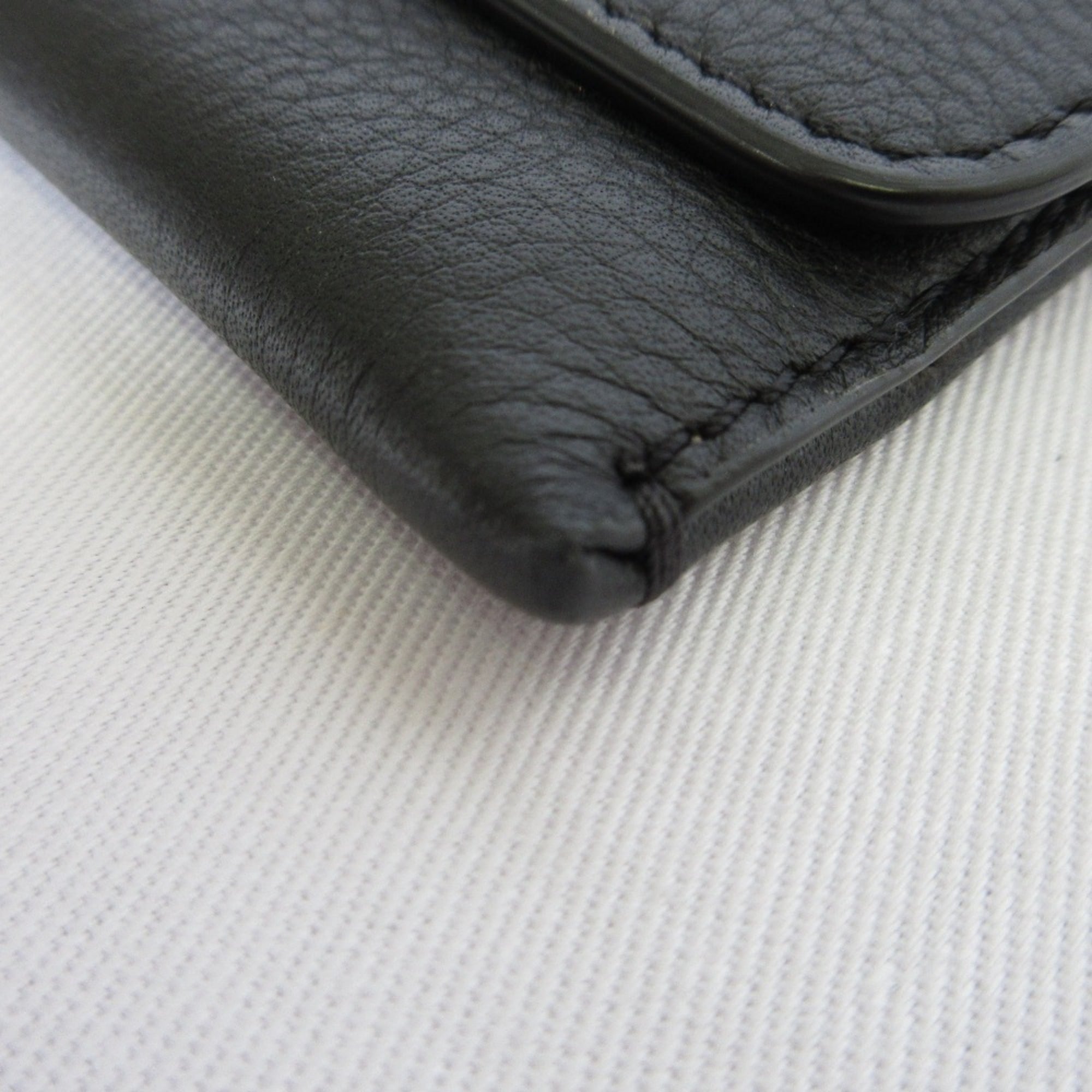 Burberry Black Leather Clutch Bag (Pre-Owned)