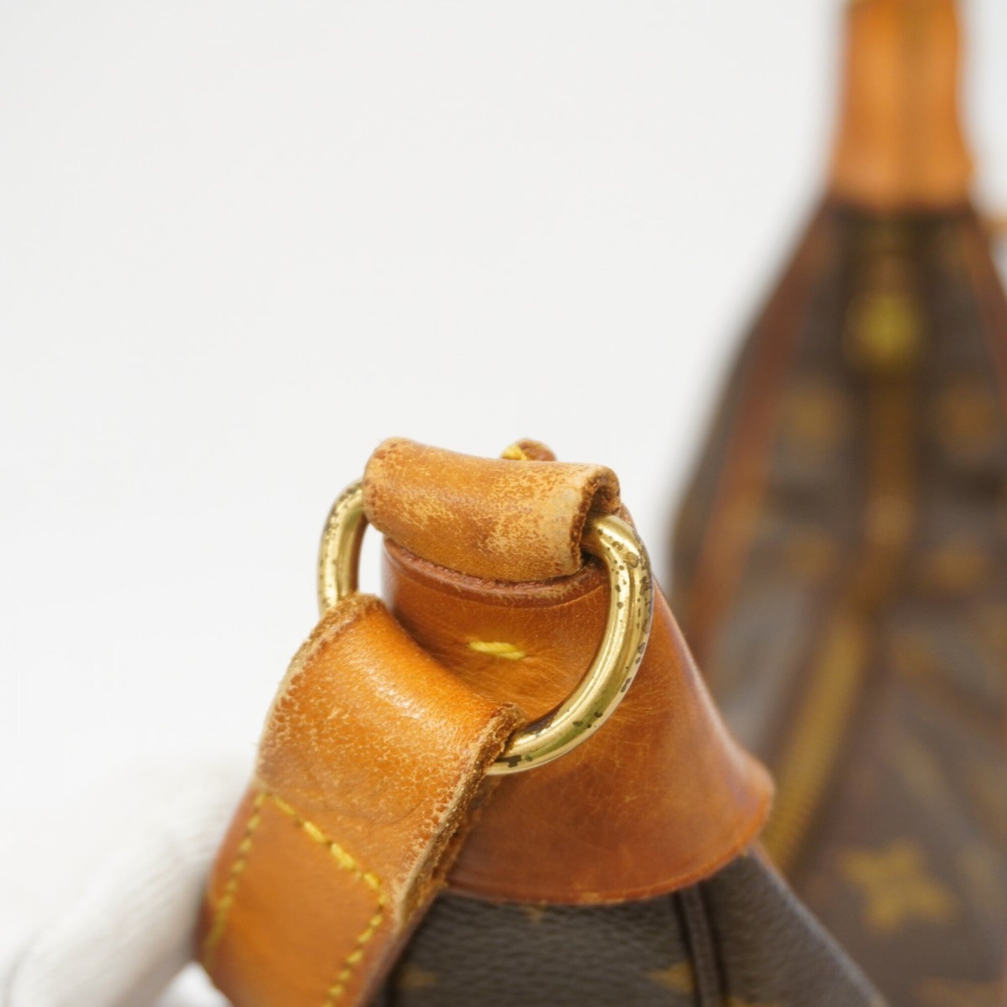 Louis Vuitton Brown Shoulder Bag (Pre-Owned)