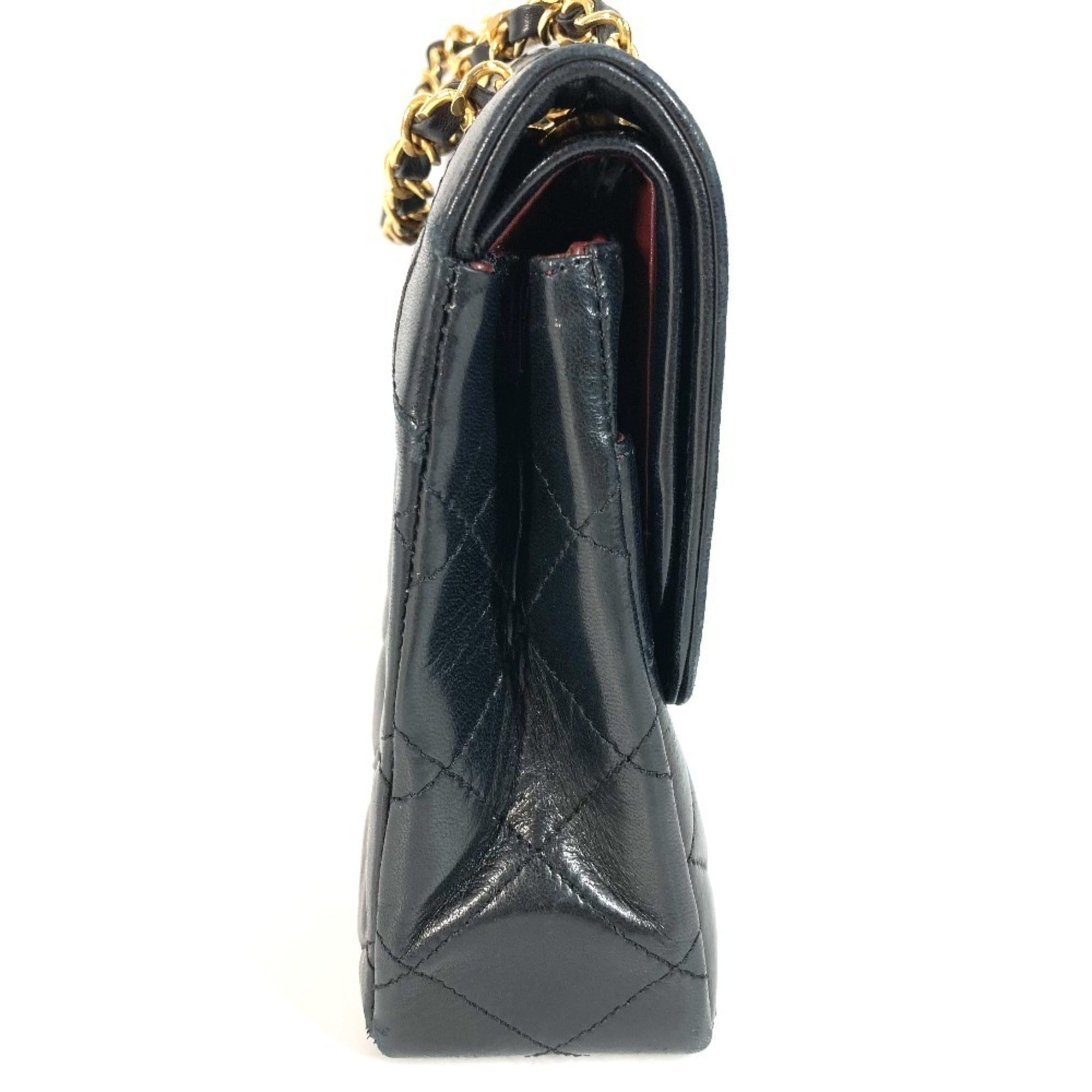 Chanel Black Leather Shoulder Bag (Pre-Owned)