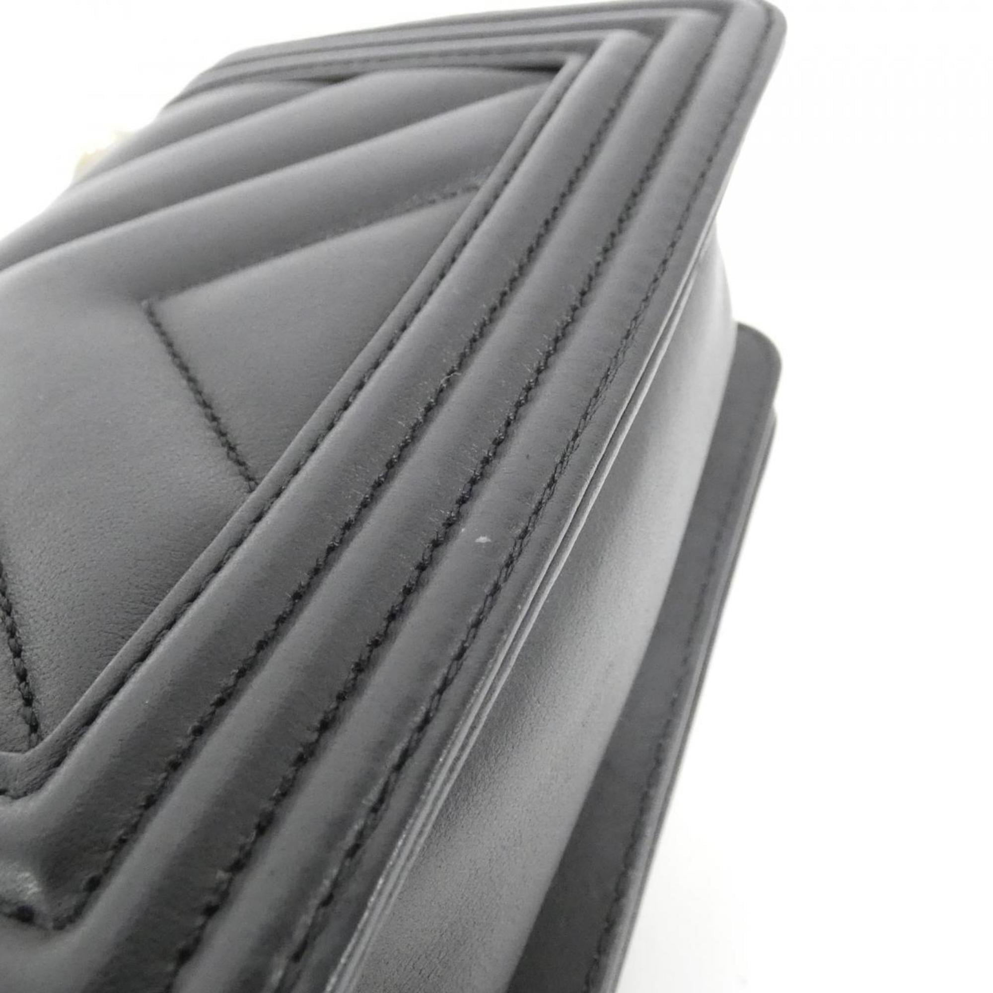 Chanel Black Leather Shoulder Bag (Pre-Owned)