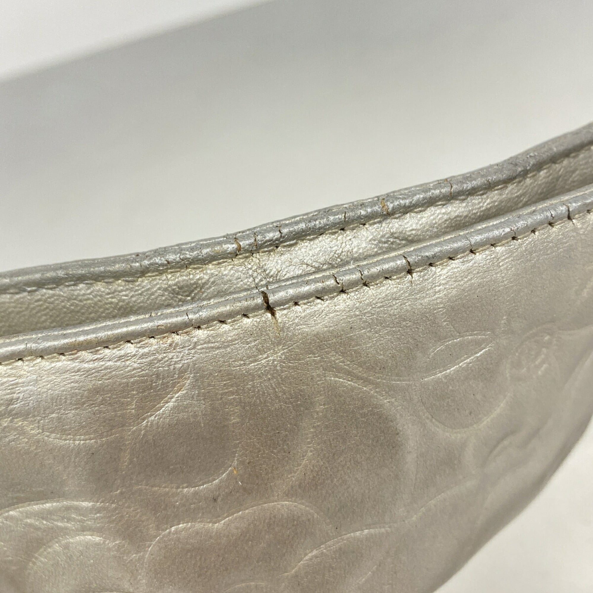Chanel Silver Leather Pouch (Pre-Owned)