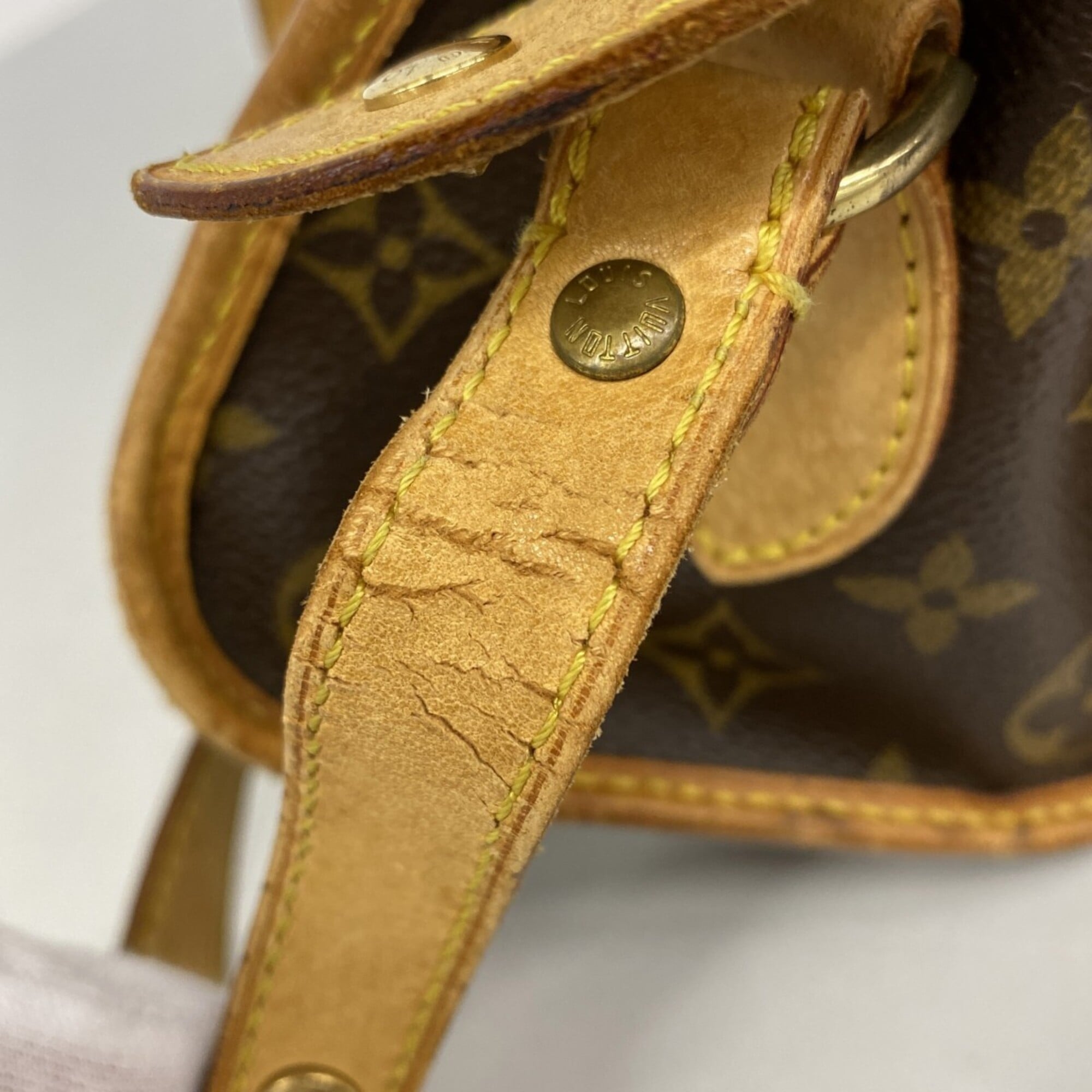 Louis Vuitton Brown Shoulder Bag (Pre-Owned)