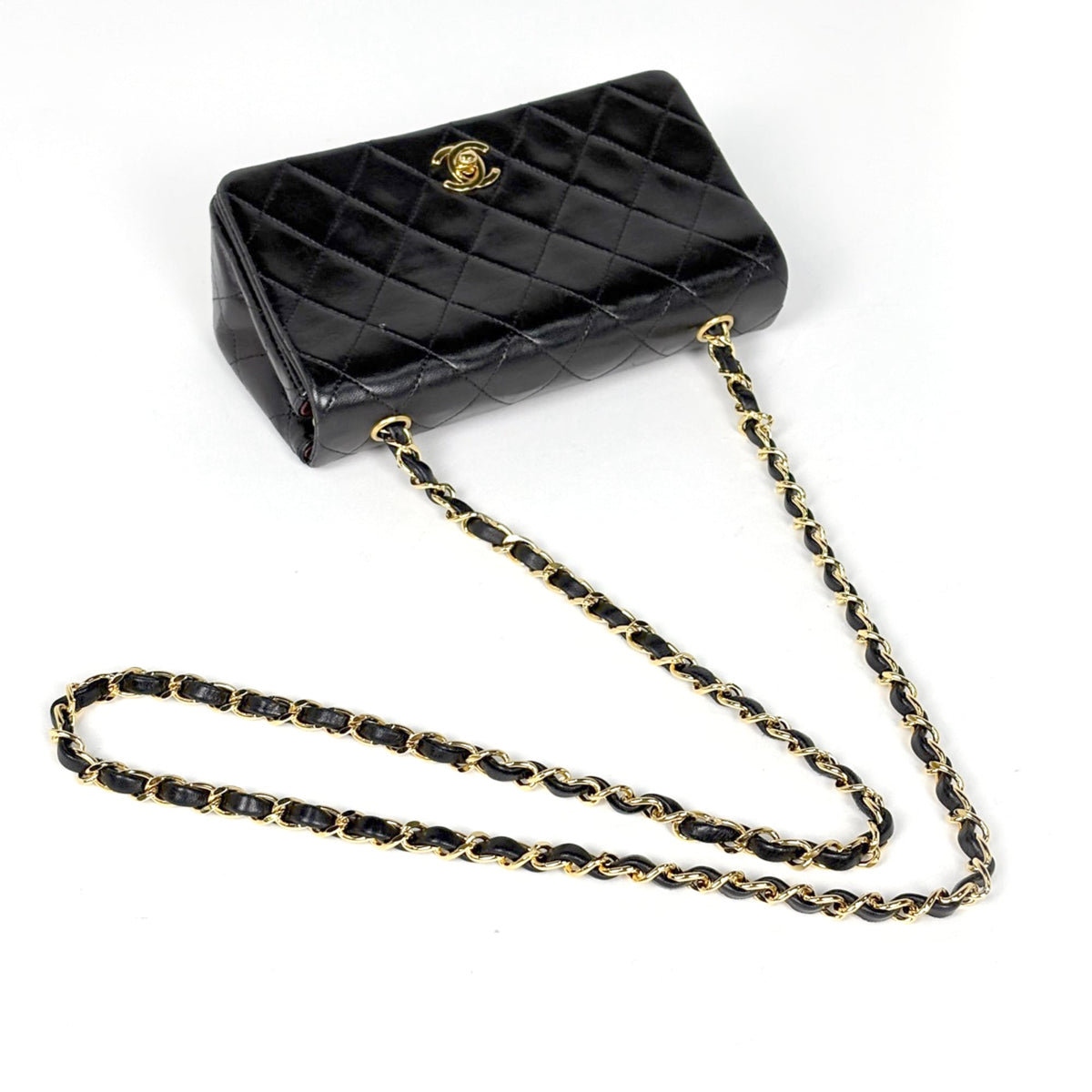 Chanel Black Leather Shoulder Bag (Pre-Owned)