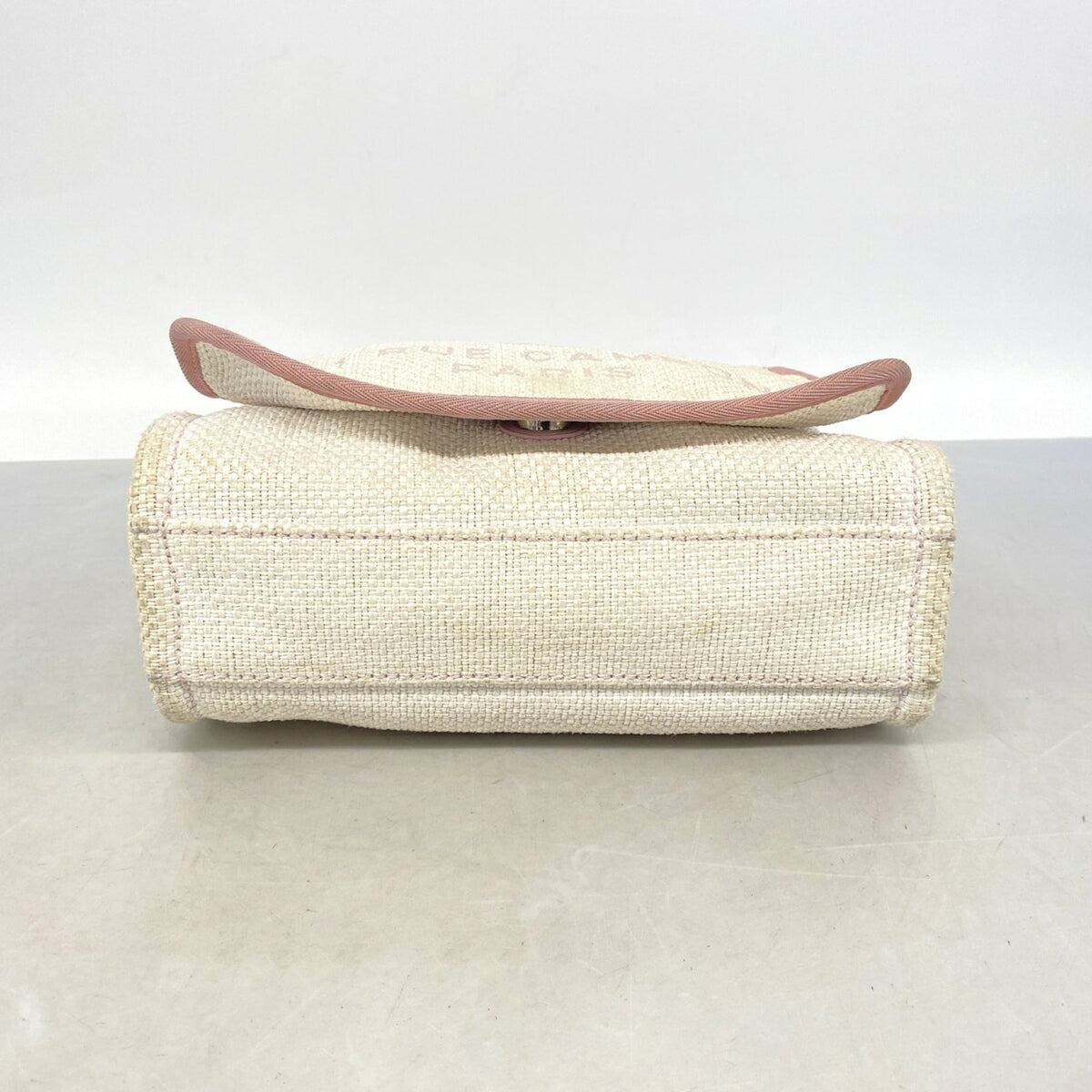 Chanel Pink White Straw Shoulder Bag (Pre-Owned)