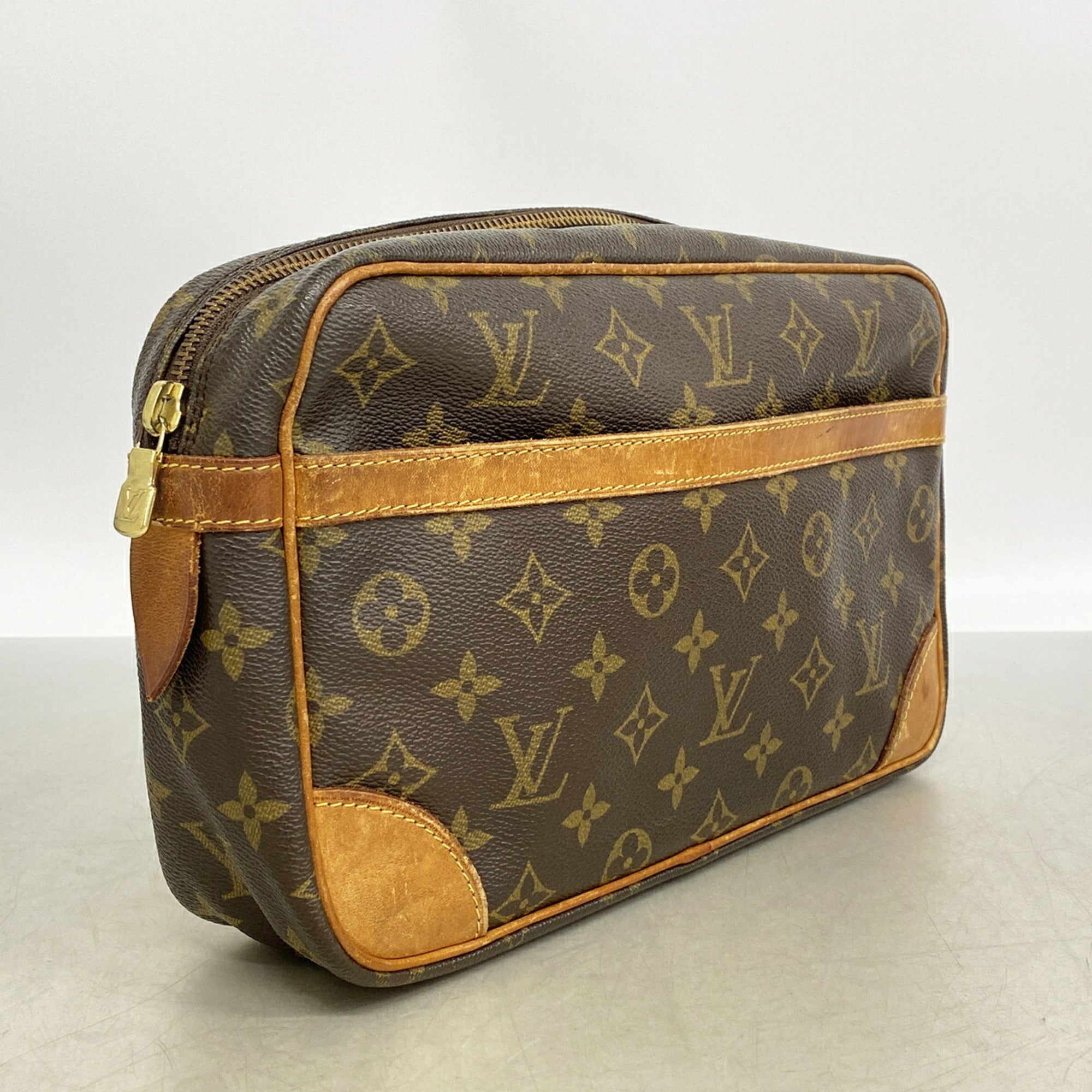 Louis Vuitton Brown Clutch Bag (Pre-Owned)