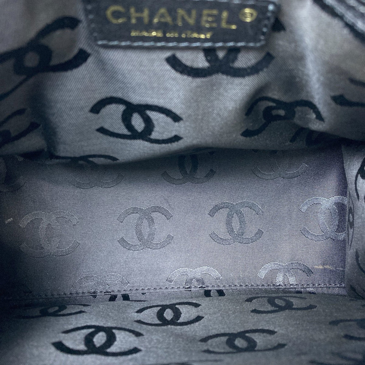 Chanel Camellia Black Handbag (Pre-Owned)
