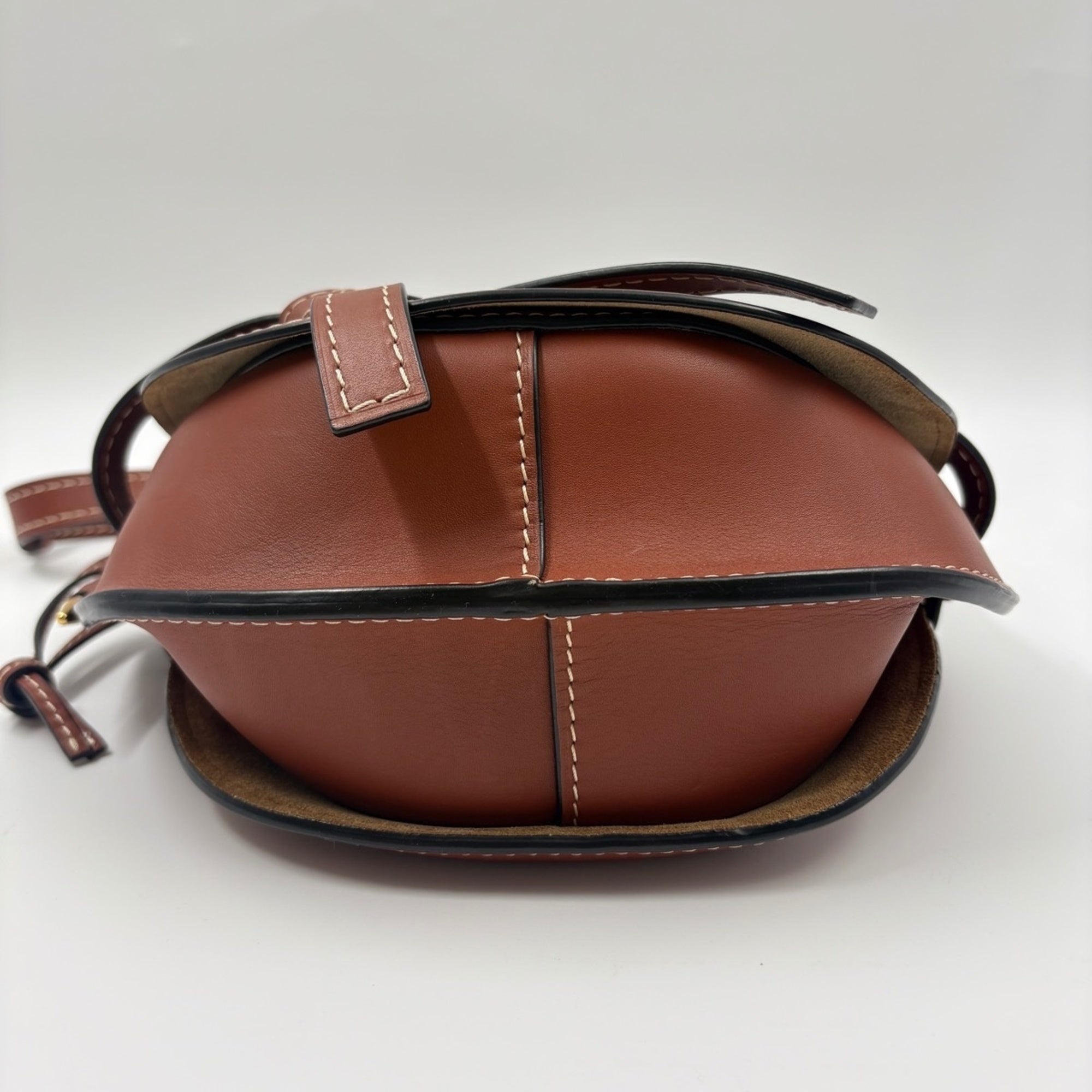 Loewe Brown Shoulder Bag (Pre-Owned)