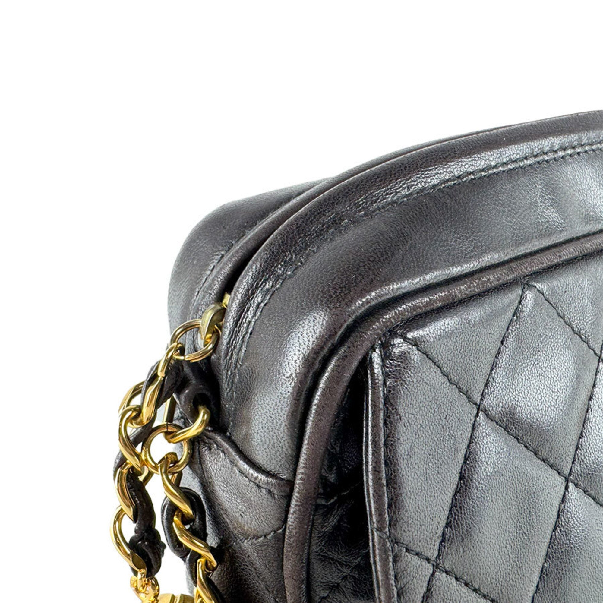 Chanel Black Leather Shoulder Bag (Pre-Owned)