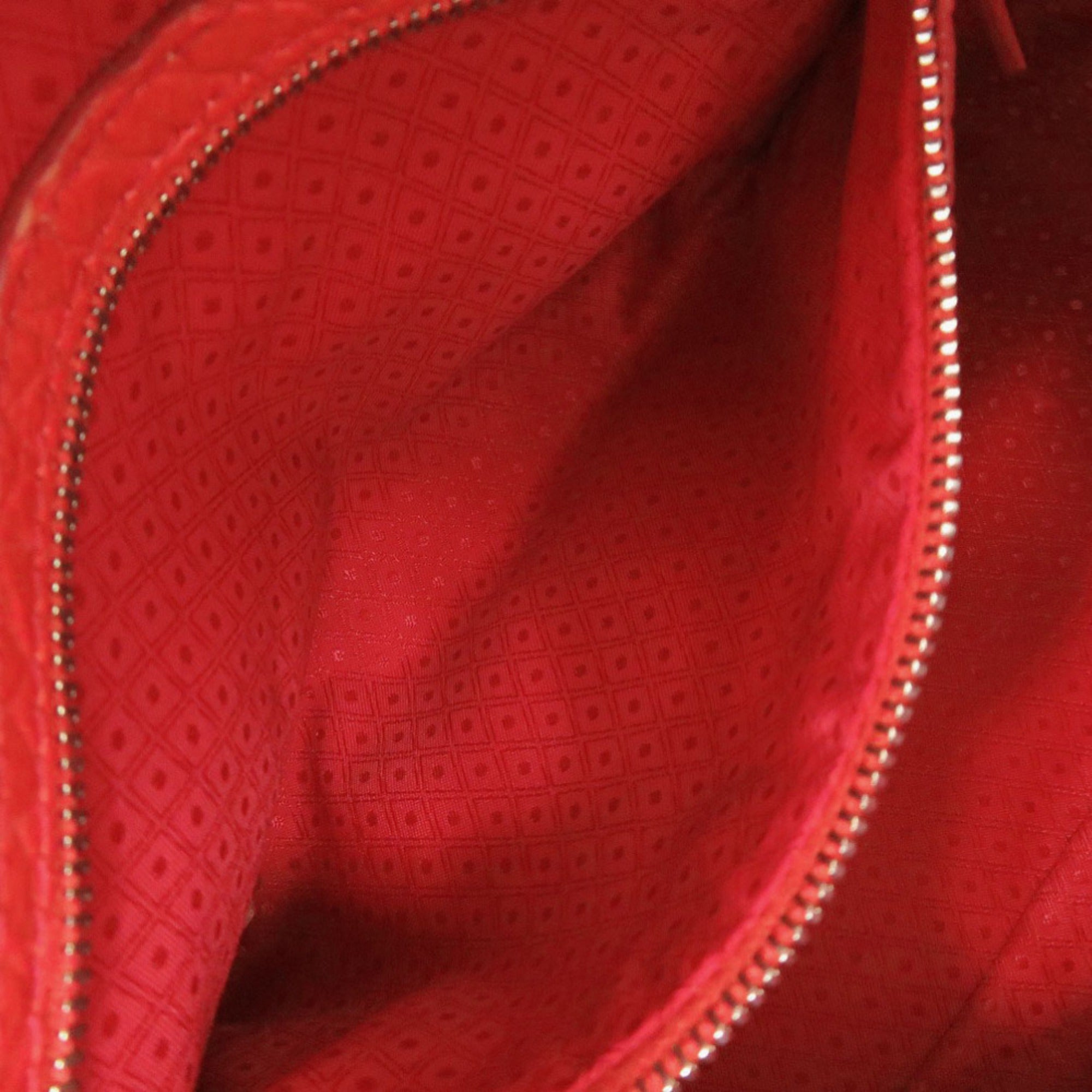 Tod's Red Color Leather Handbag (Pre-Owned)
