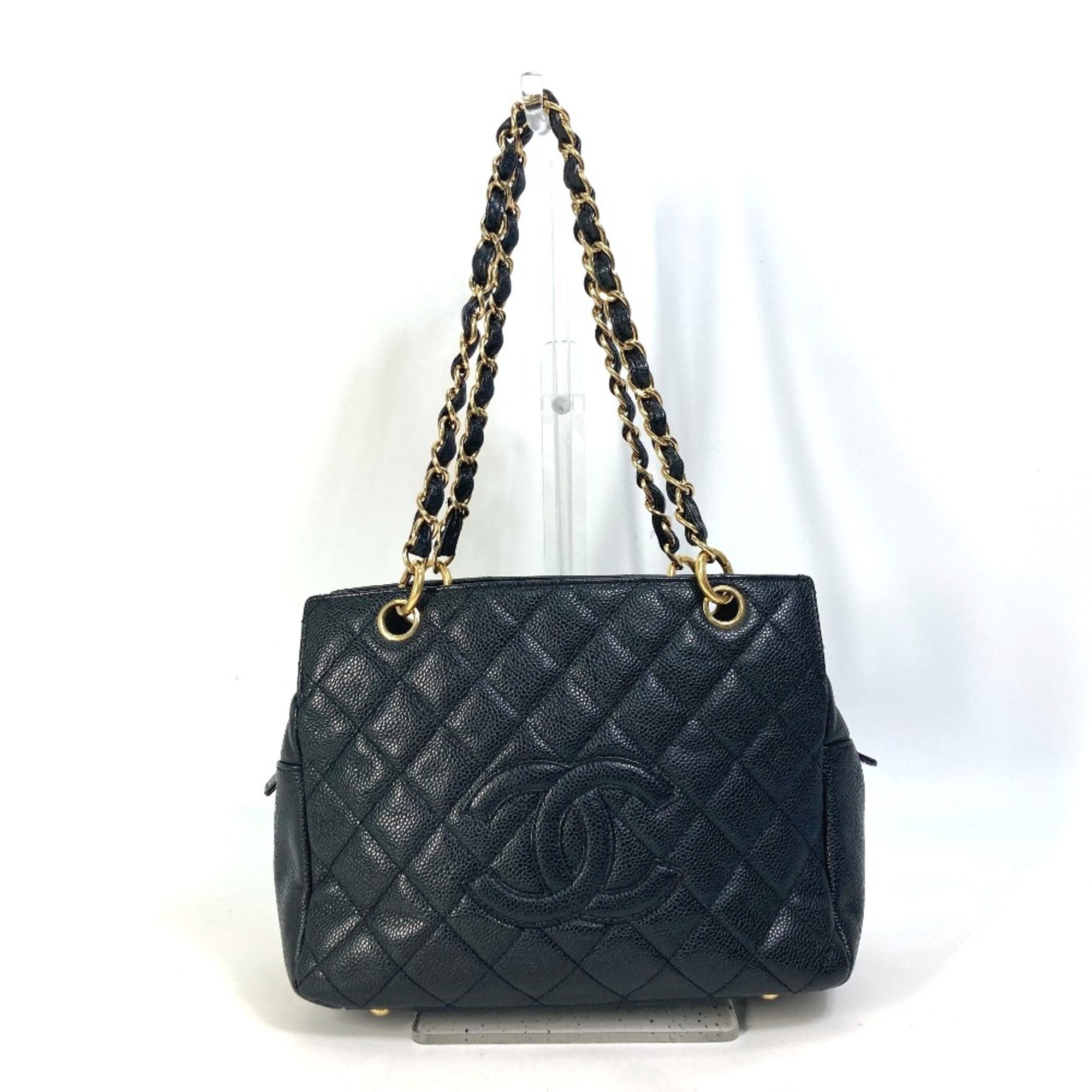 Chanel Black Leather Shoulder Bag (Pre-Owned)