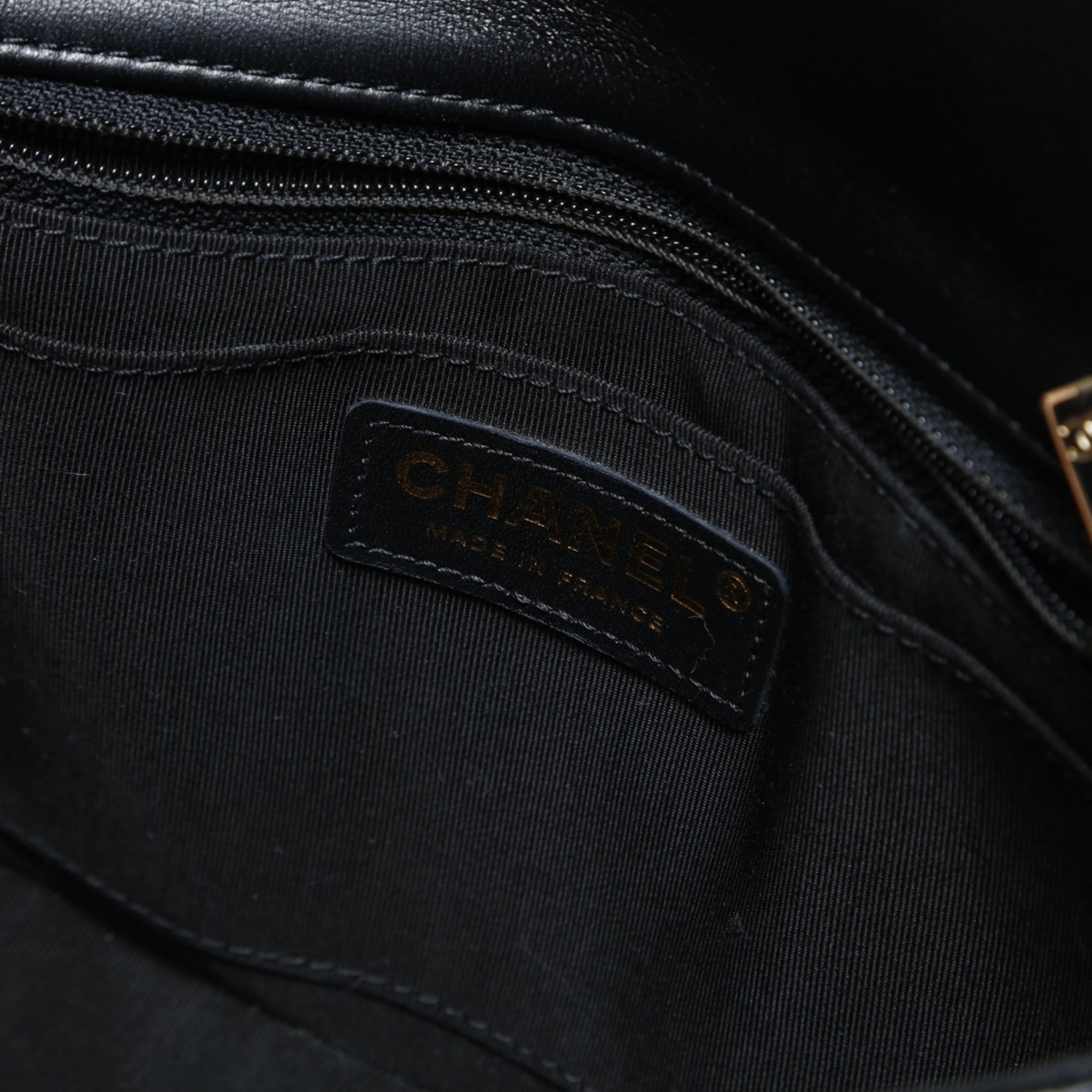Chanel Matelasse Black Leather Shoulder Bag (Pre-Owned)