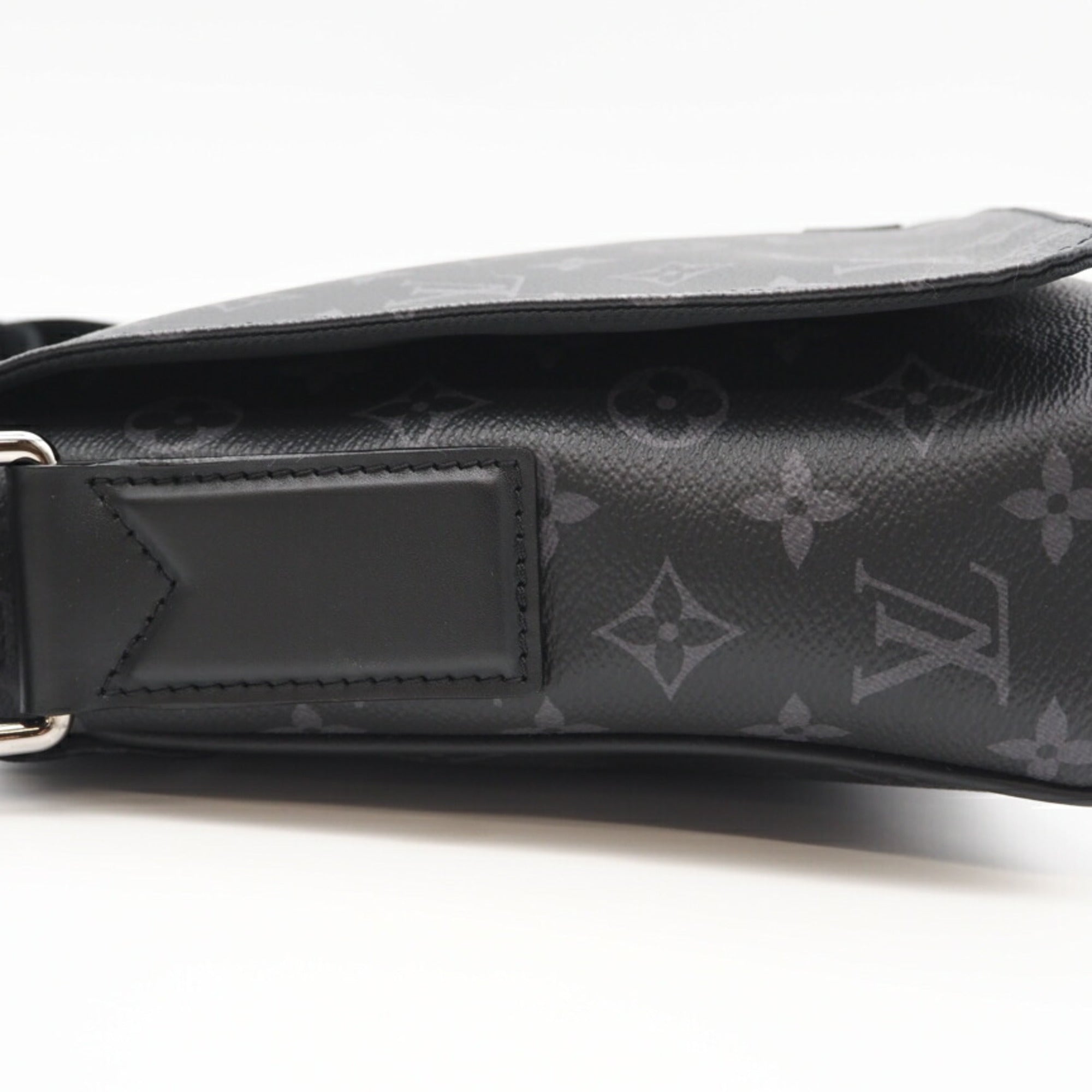 Louis Vuitton Gray Coated Canvas Shoulder Bag (Pre-Owned)