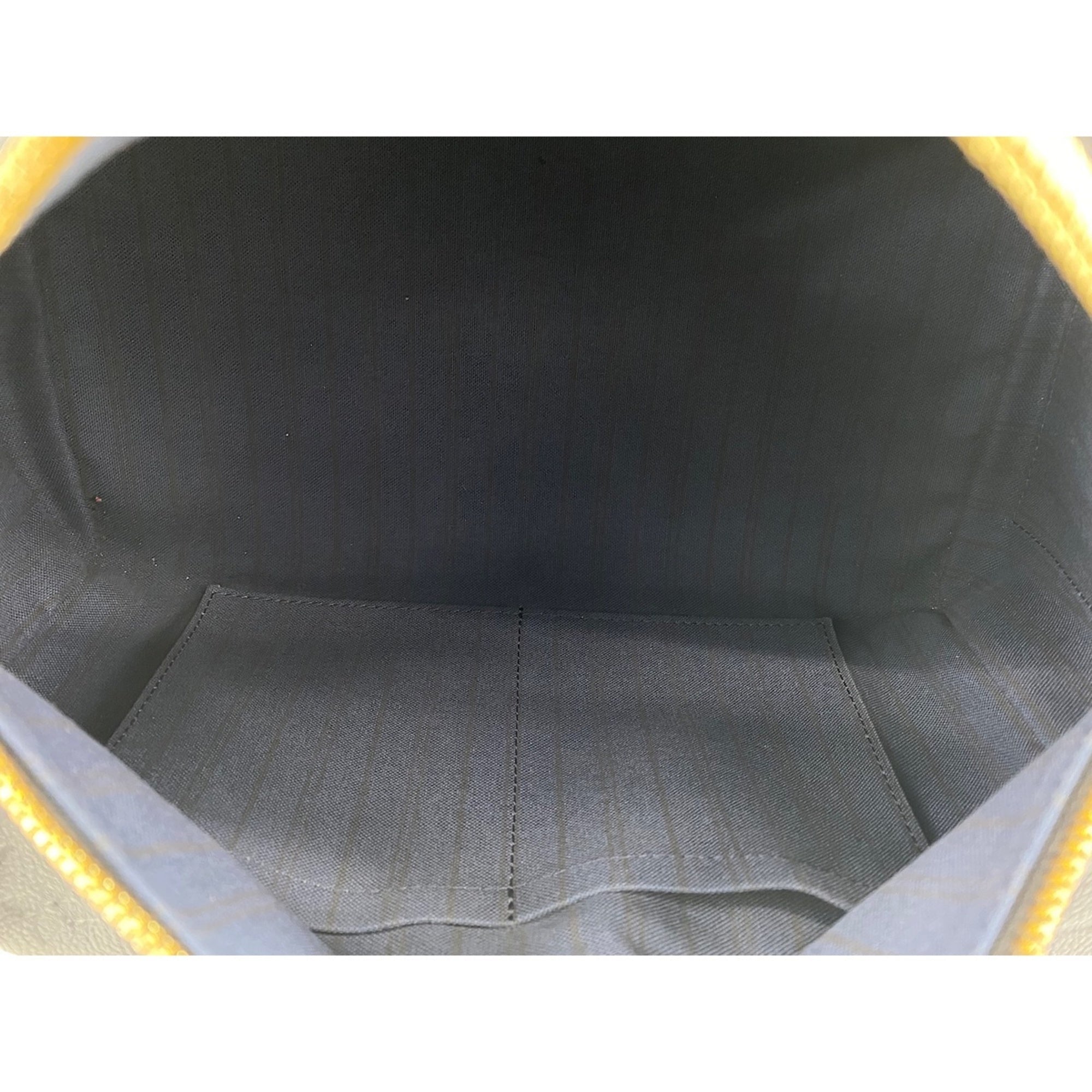 Louis Vuitton Black Handbag (Pre-Owned)