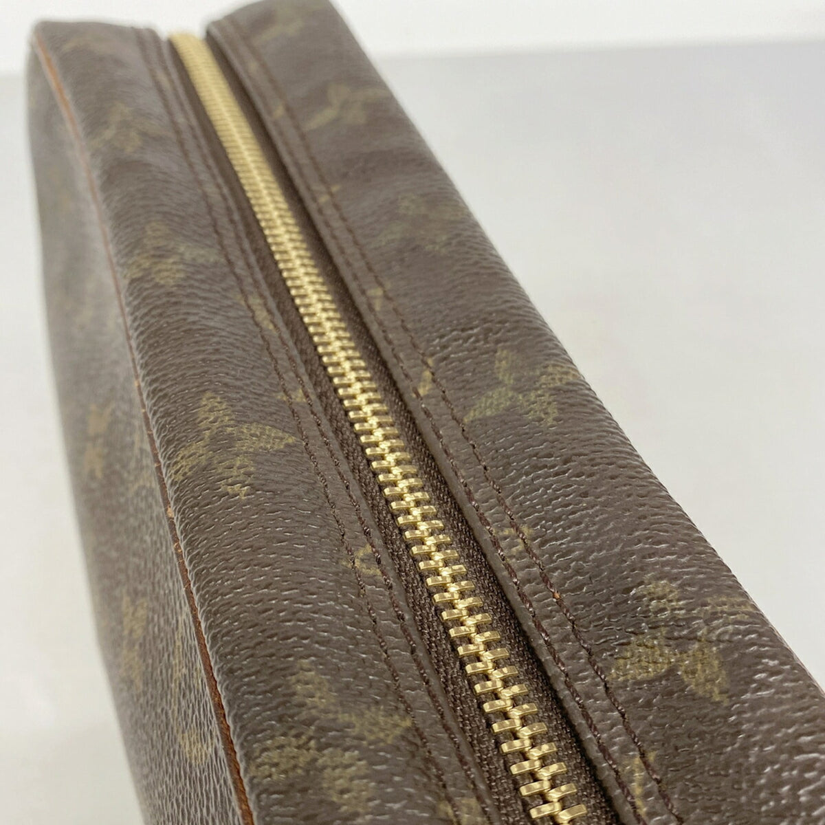 Louis Vuitton Brown Clutch Bag (Pre-Owned)