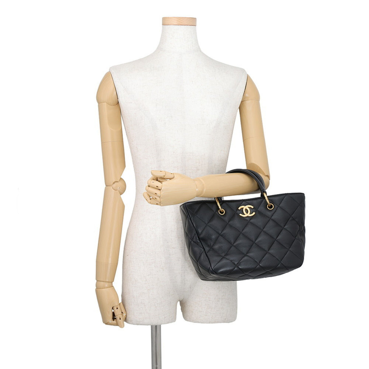 Chanel Matelasse Black Leather Handbag Shopping Bag (Pre-Owned)