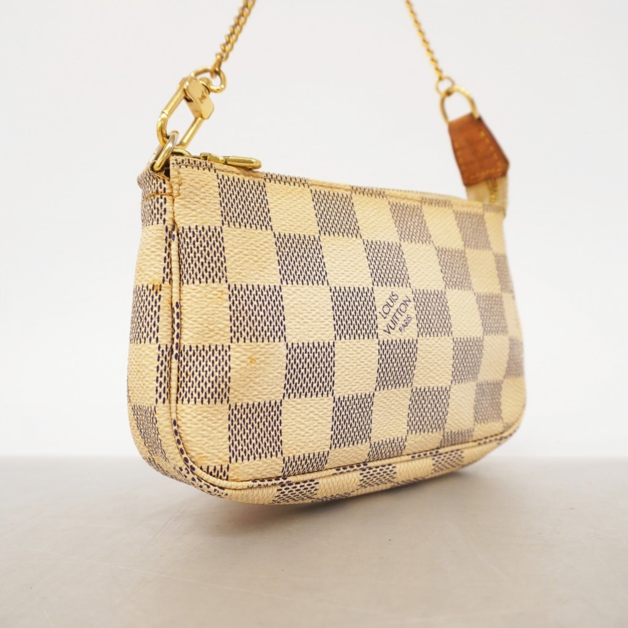 Louis Vuitton White Pouch (Pre-Owned)