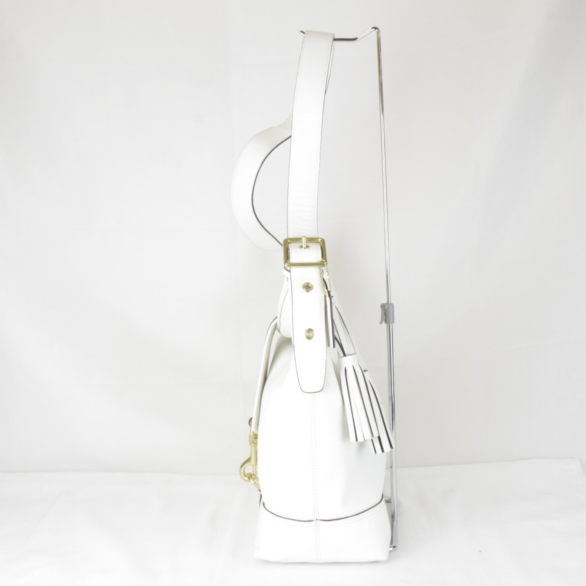 Coach White Leather Shoulder Bag (Pre-Owned)