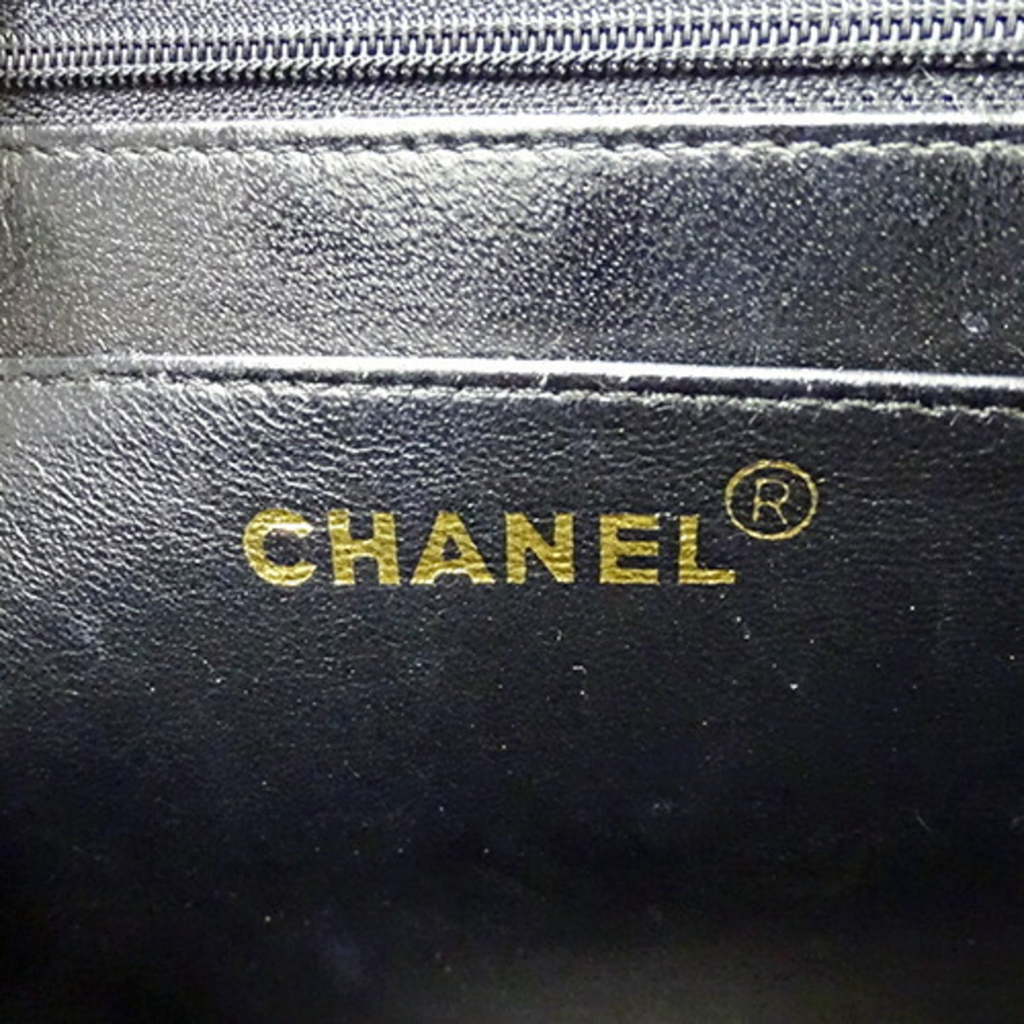 Chanel Black Leather Handbag (Pre-Owned)