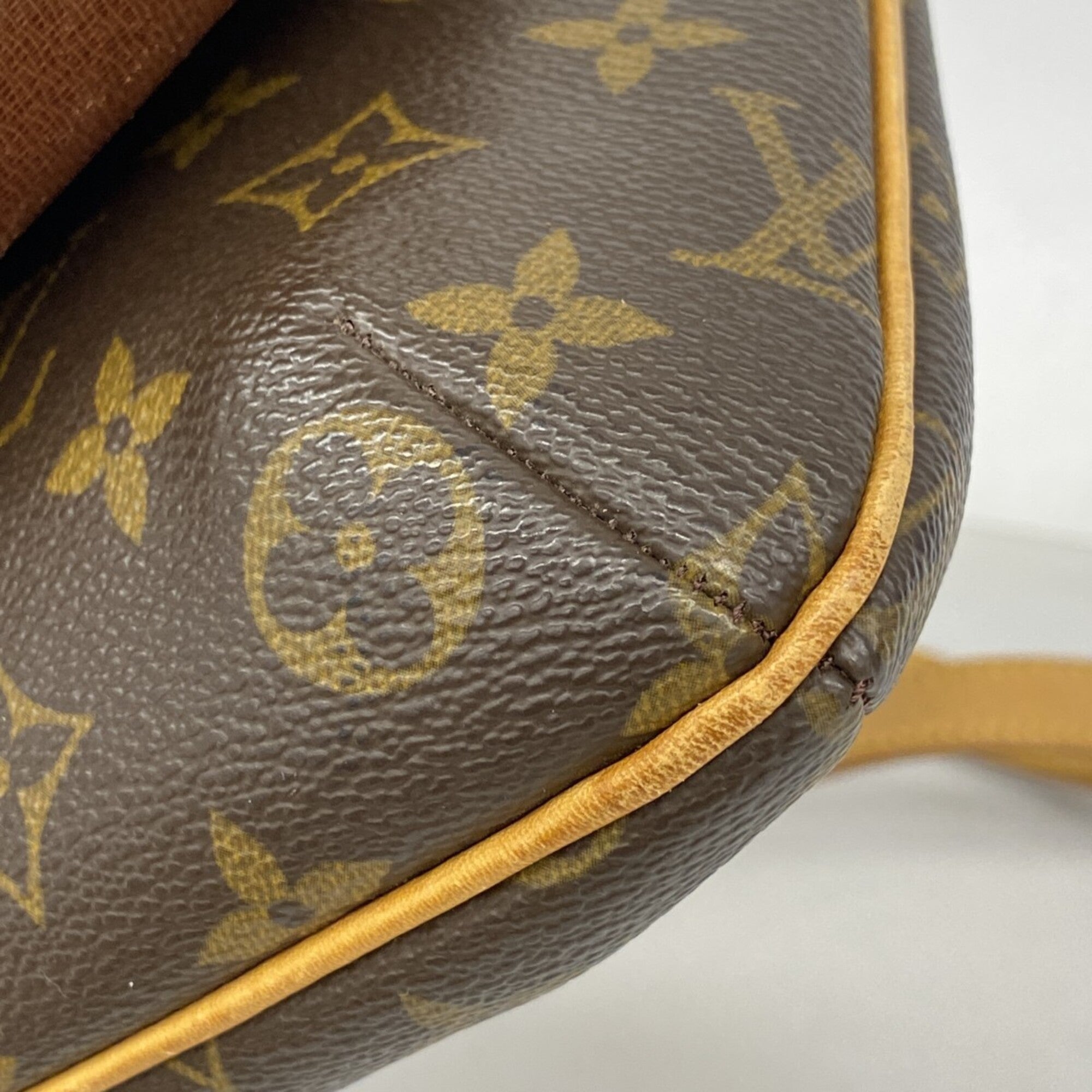 Louis Vuitton Brown Shoulder Bag (Pre-Owned)
