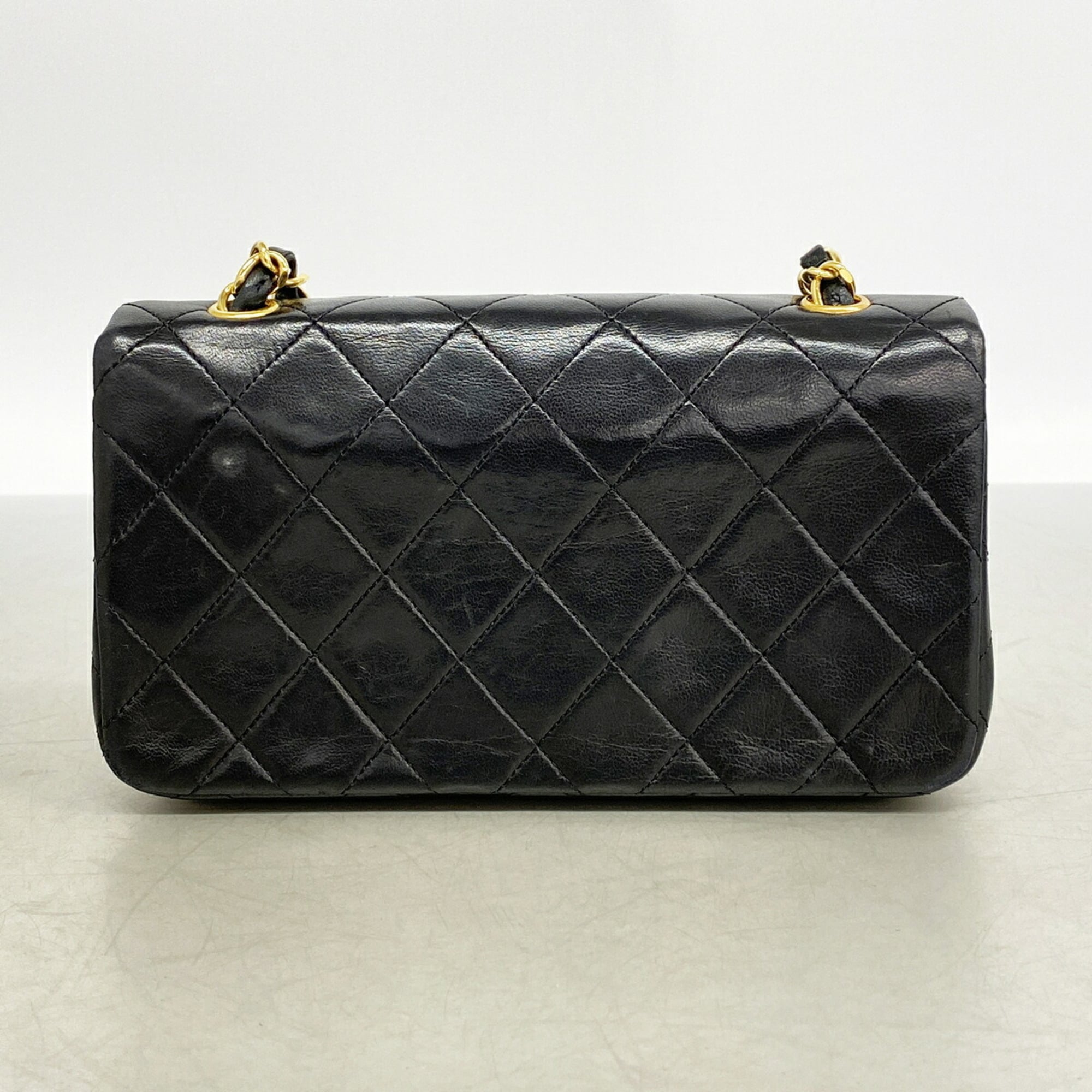 Chanel Black Leather Shoulder Bag (Pre-Owned)