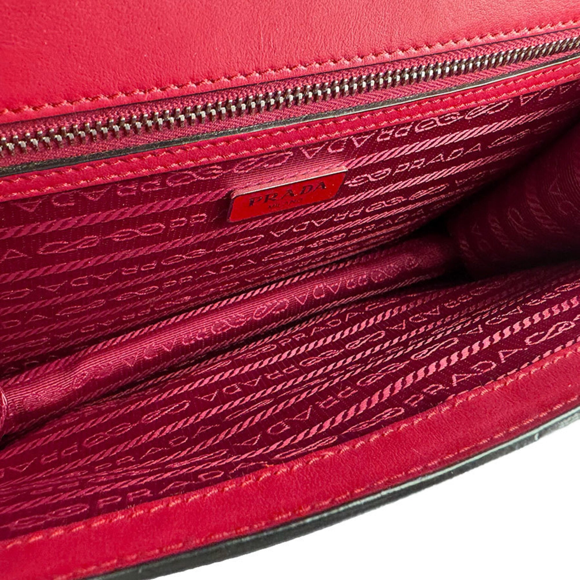 Prada Red Color Leather Shoulder Bag (Pre-Owned)