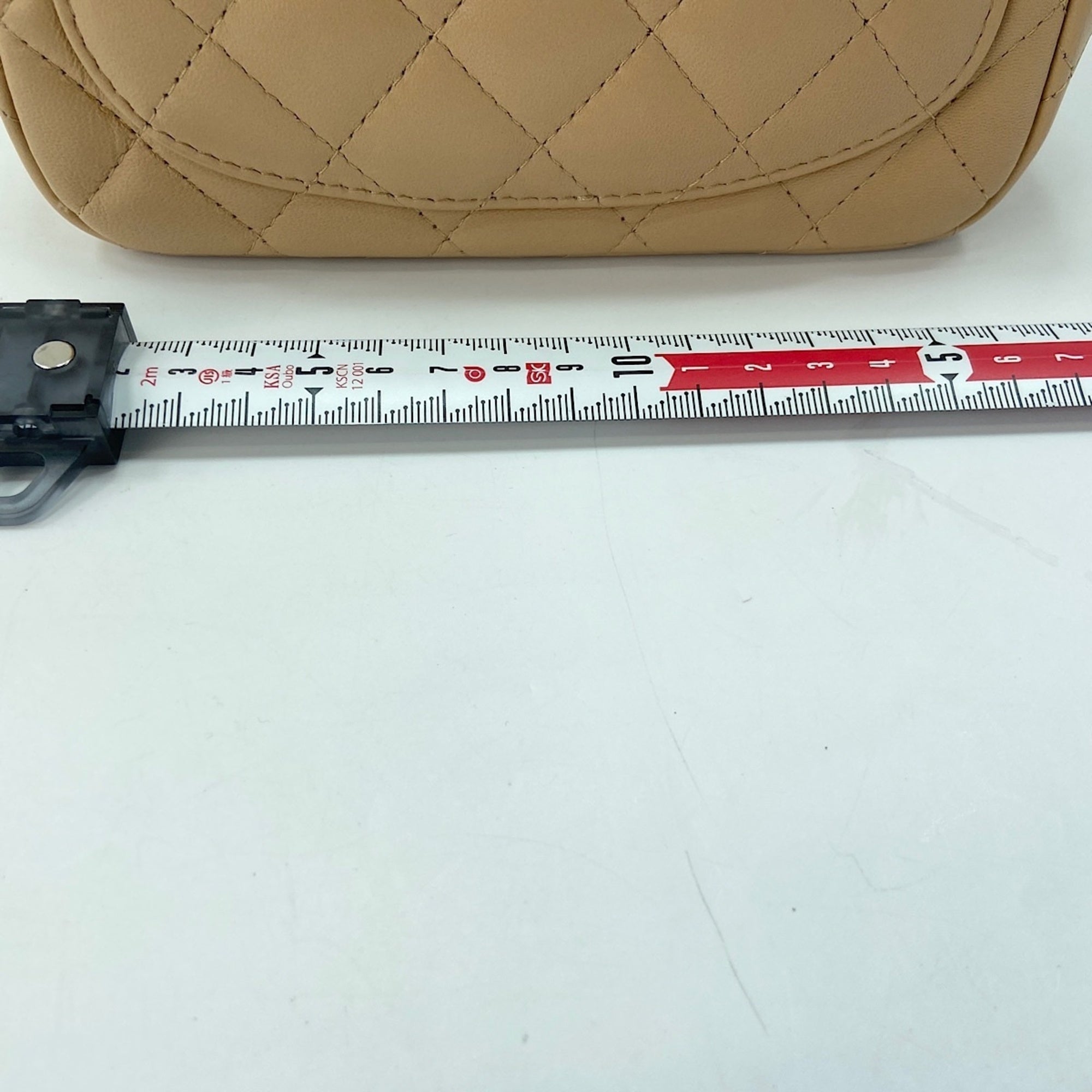 Chanel Beige Shoulder Bag (Pre-Owned)