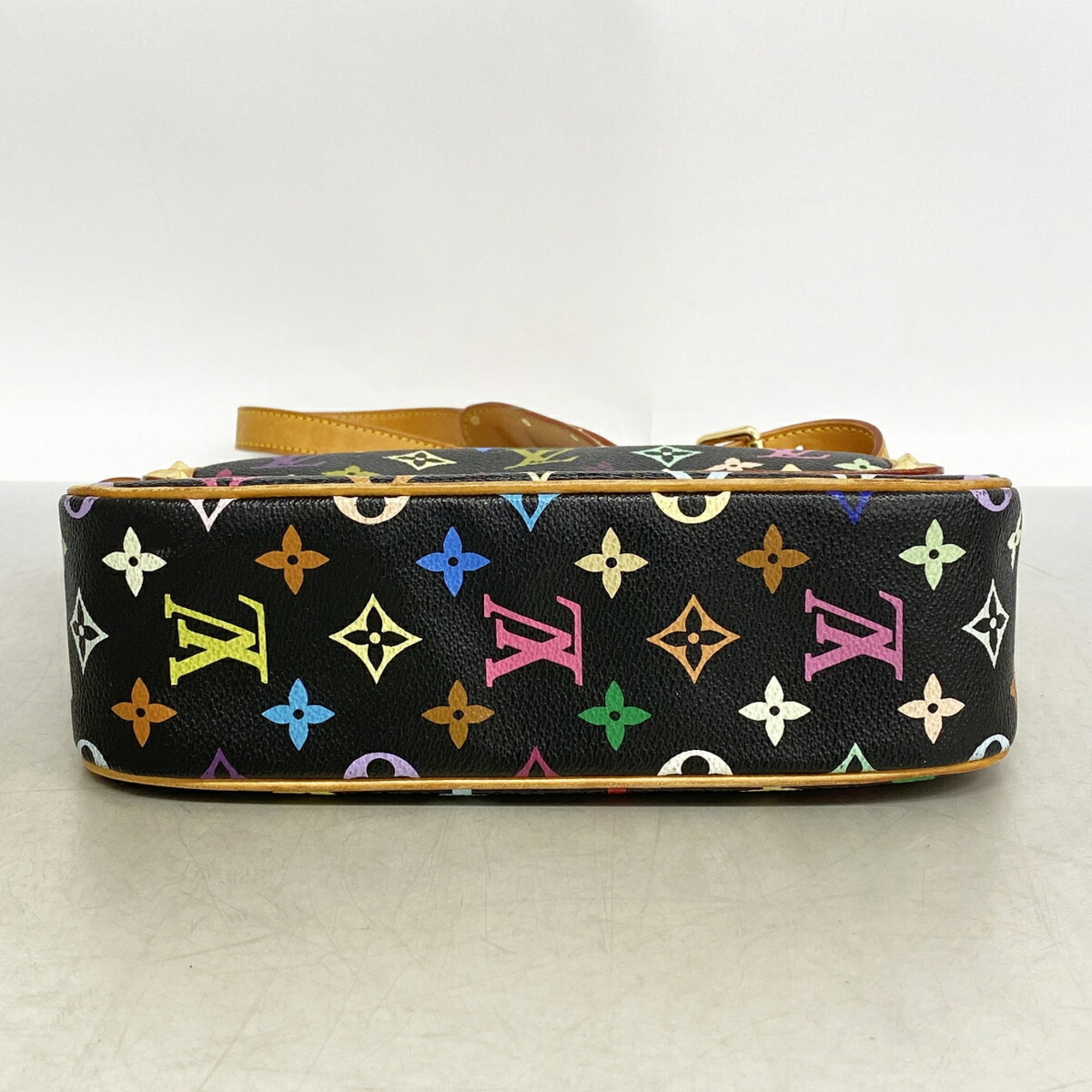 Louis Vuitton Noir Shoulder Bag (Pre-Owned)