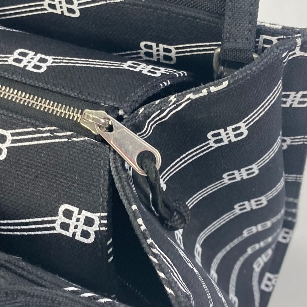 Balenciaga Black Cloth Handbag (Pre-Owned)