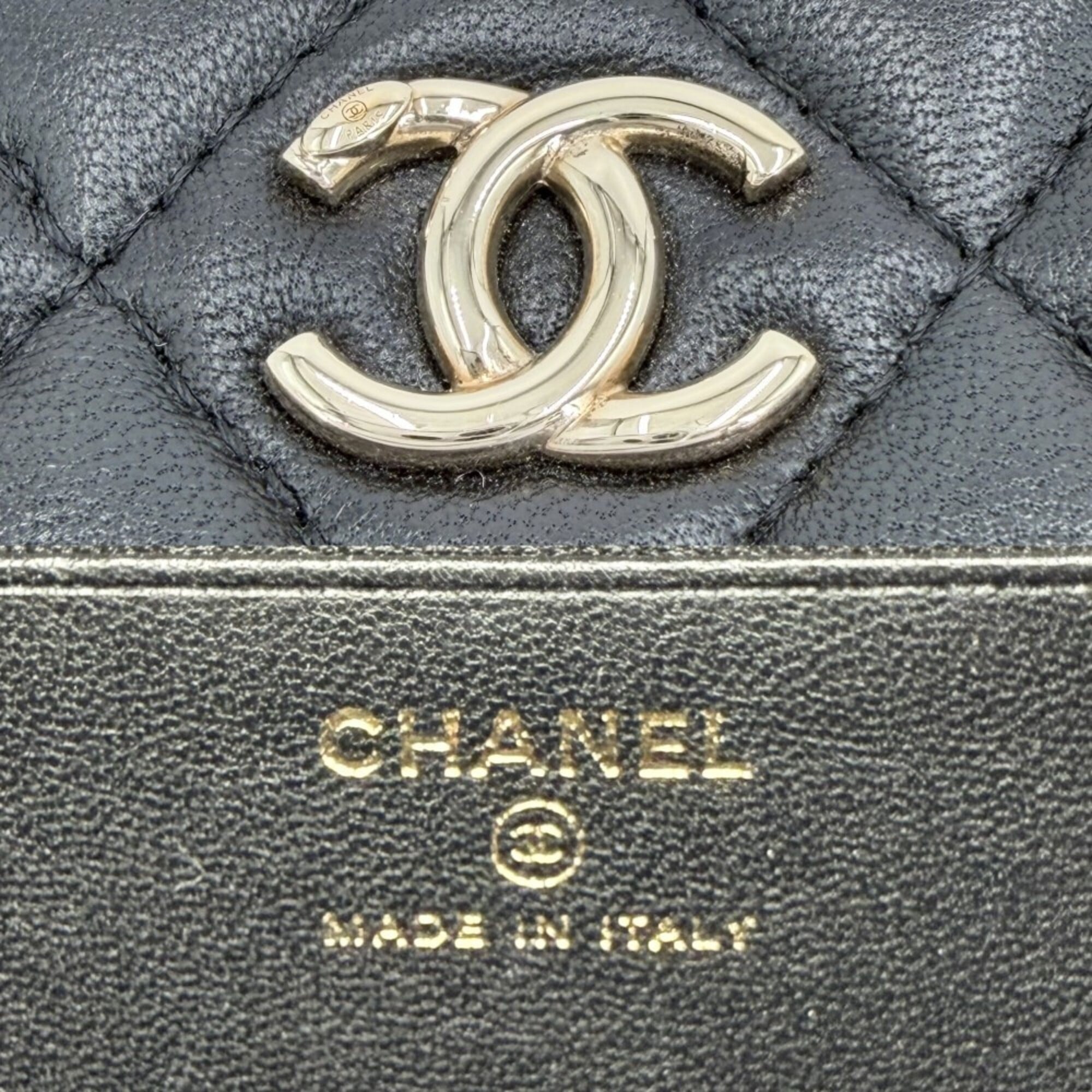 Chanel Matelasse Black Leather Pochette Shoulder Bag (Pre-Owned)