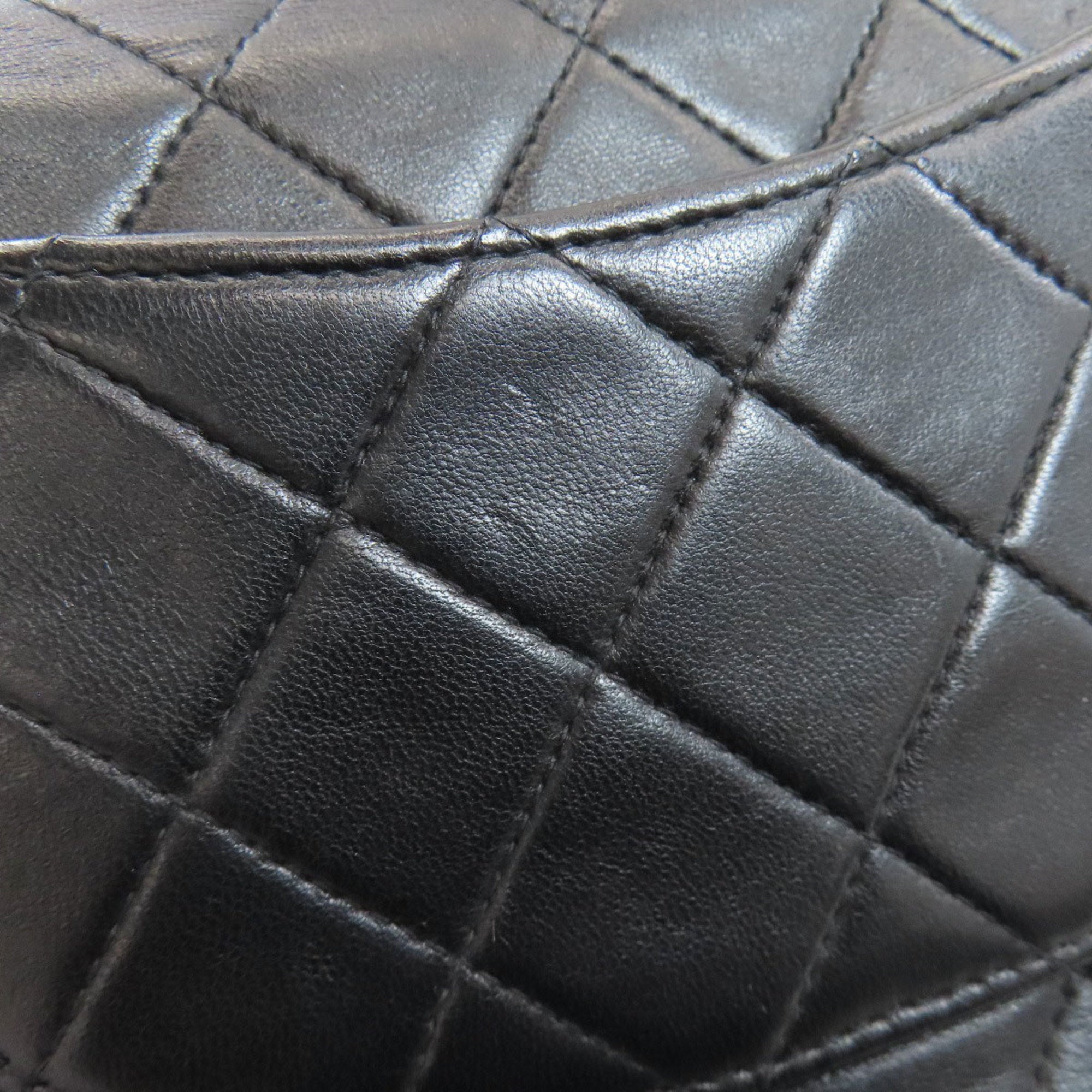 Chanel Black Leather Shoulder Bag (Pre-Owned)