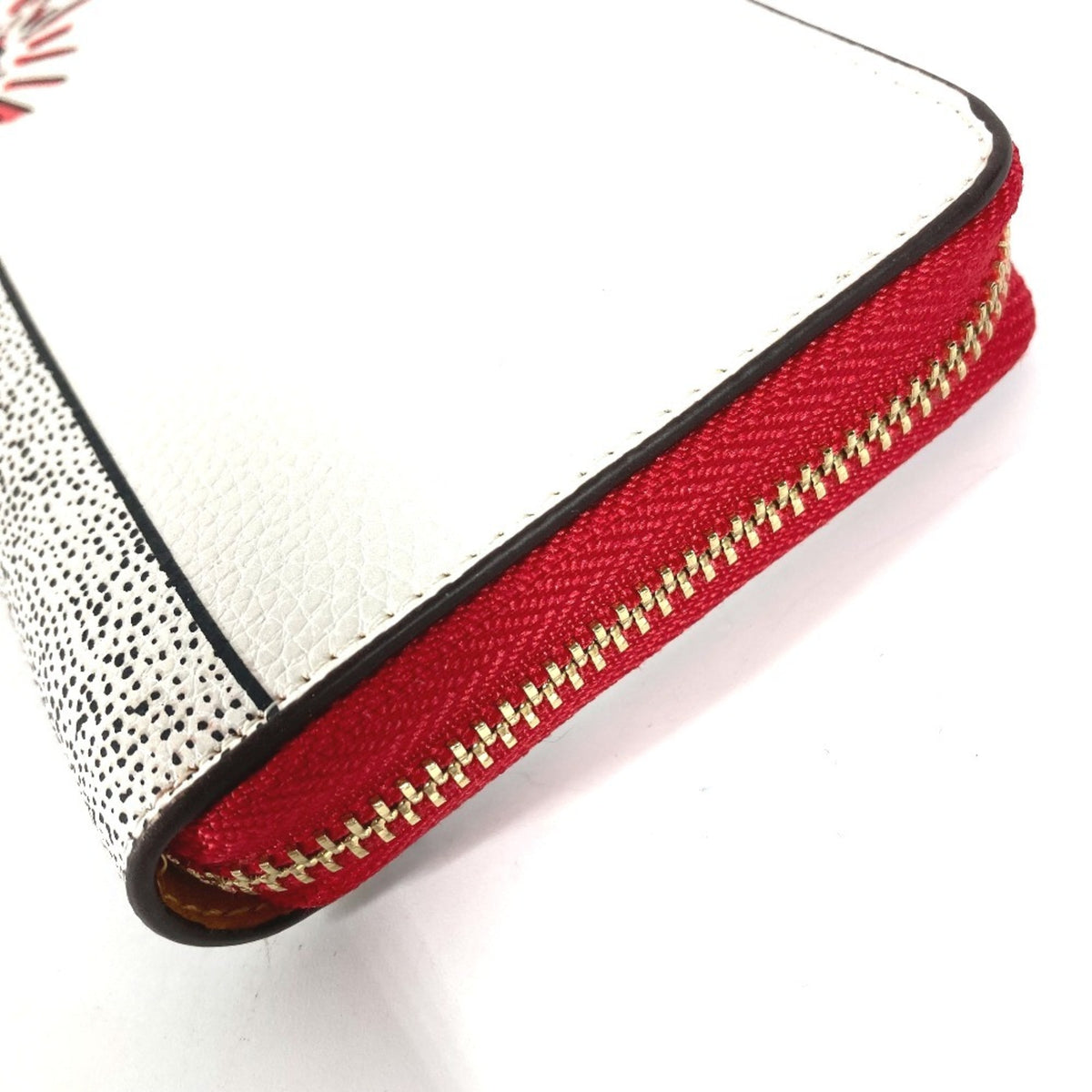 Coach Red Color White Leather Long Wallet (Bi-Fold) (Pre-Owned)