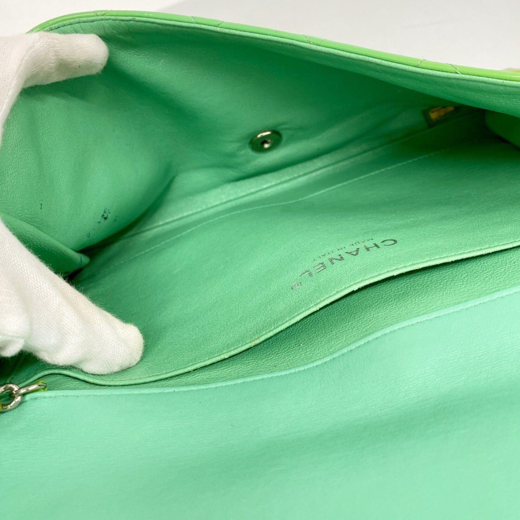 Chanel Green Patent Leather Shoulder Bag (Pre-Owned)