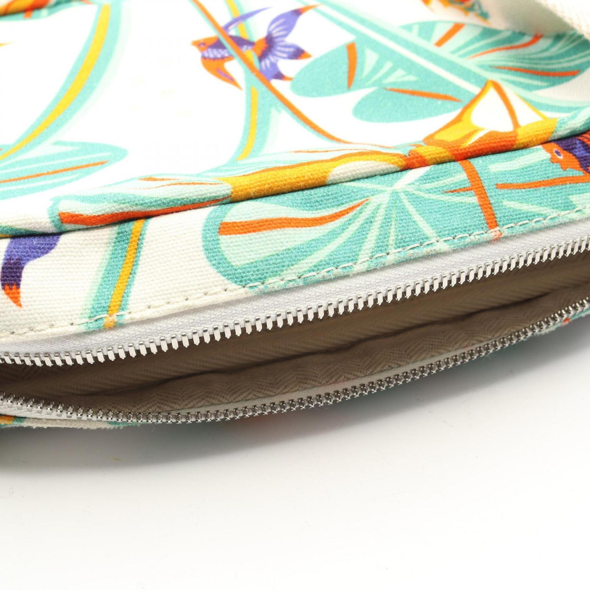 Loewe Multi-Color White Canvas Leather Handbag Shoulder Bag (Pre-Owned)