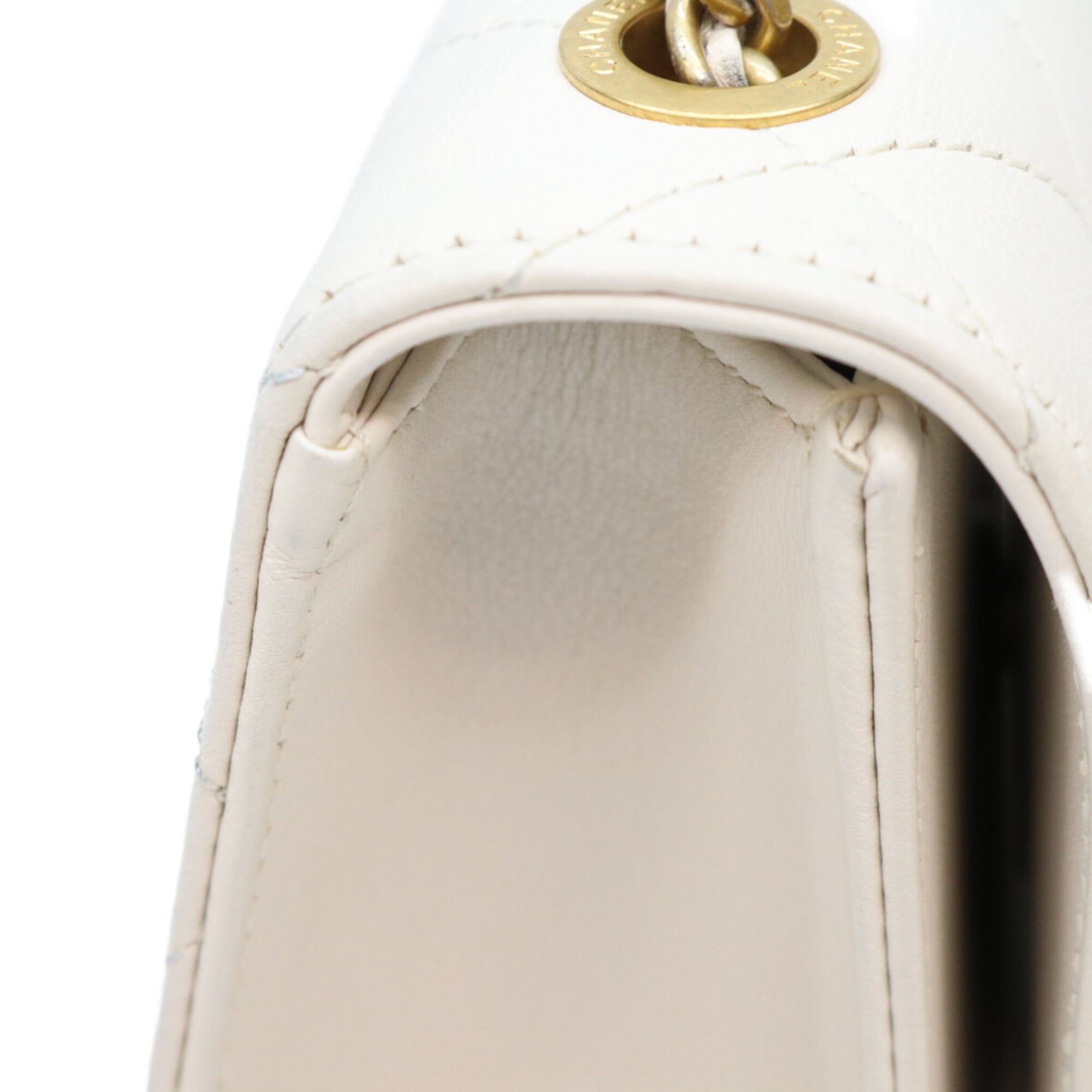 Chanel White Leather Shoulder Bag (Pre-Owned)