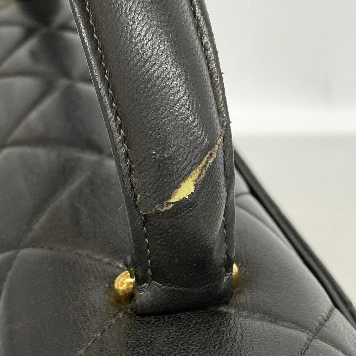 Chanel Black Leather Handbag (Pre-Owned)
