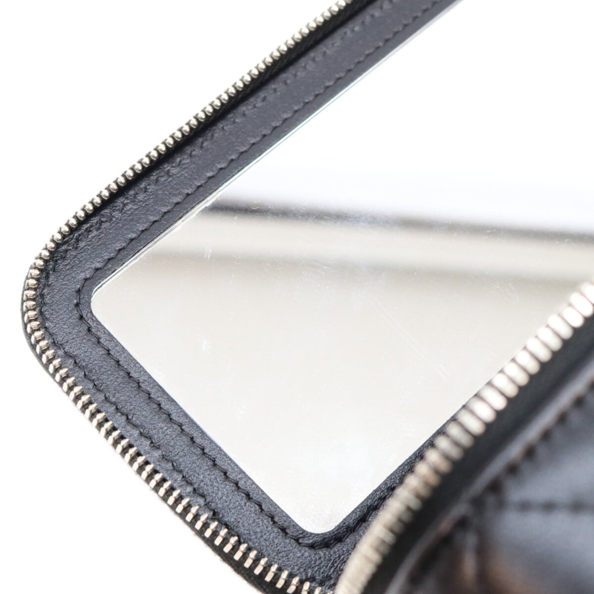 Chanel Black Leather Shoulder Bag (Pre-Owned)