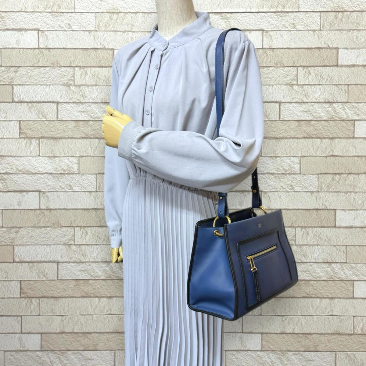 Fendi Navy Leather Shoulder Bag (Pre-Owned)