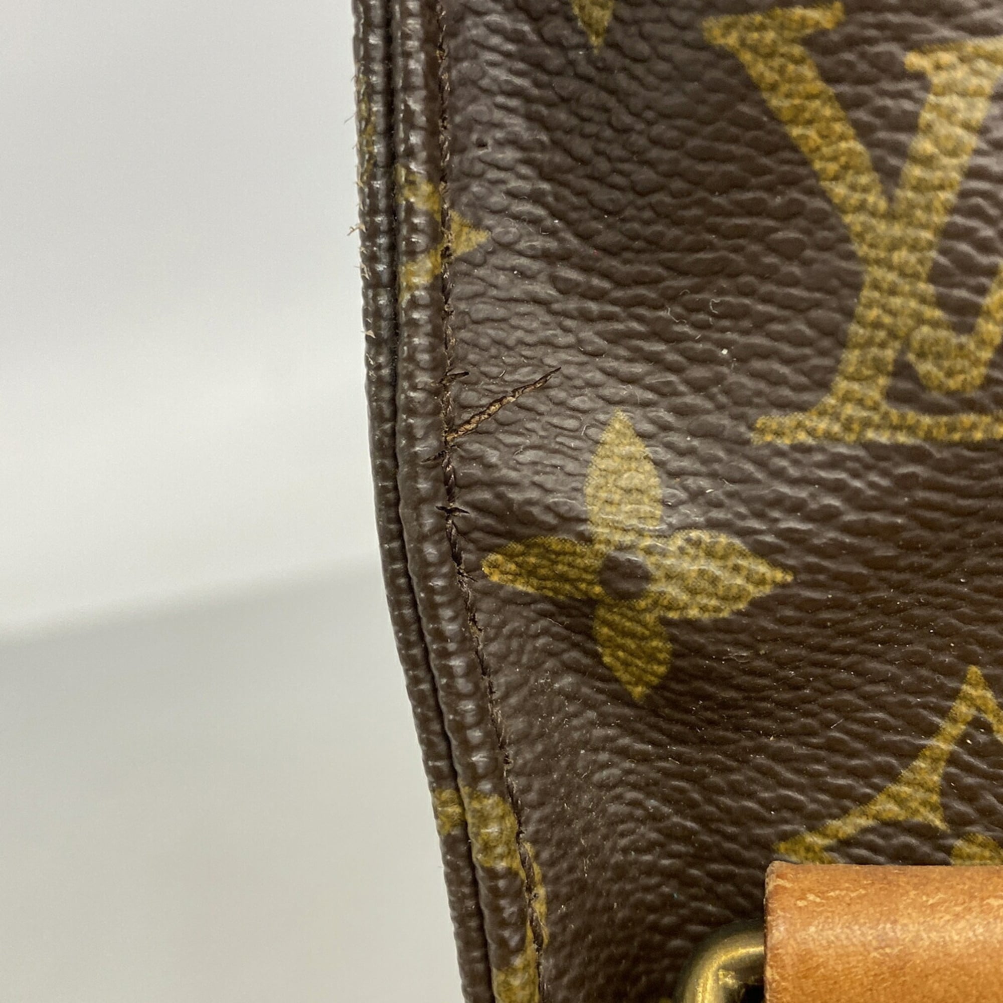 Louis Vuitton Brown Shoulder Bag (Pre-Owned)