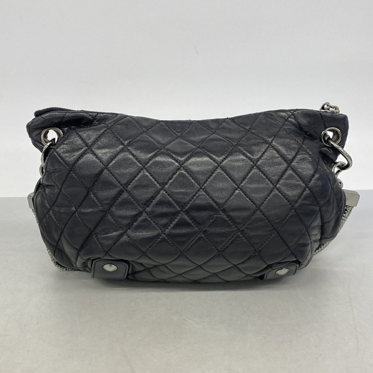 Chanel Black Leather Shoulder Bag (Pre-Owned)