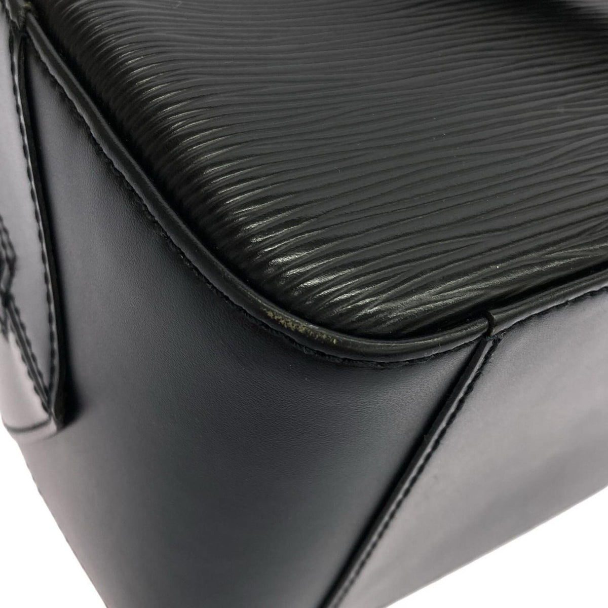 Louis Vuitton Black Leather Handbag (Pre-Owned)