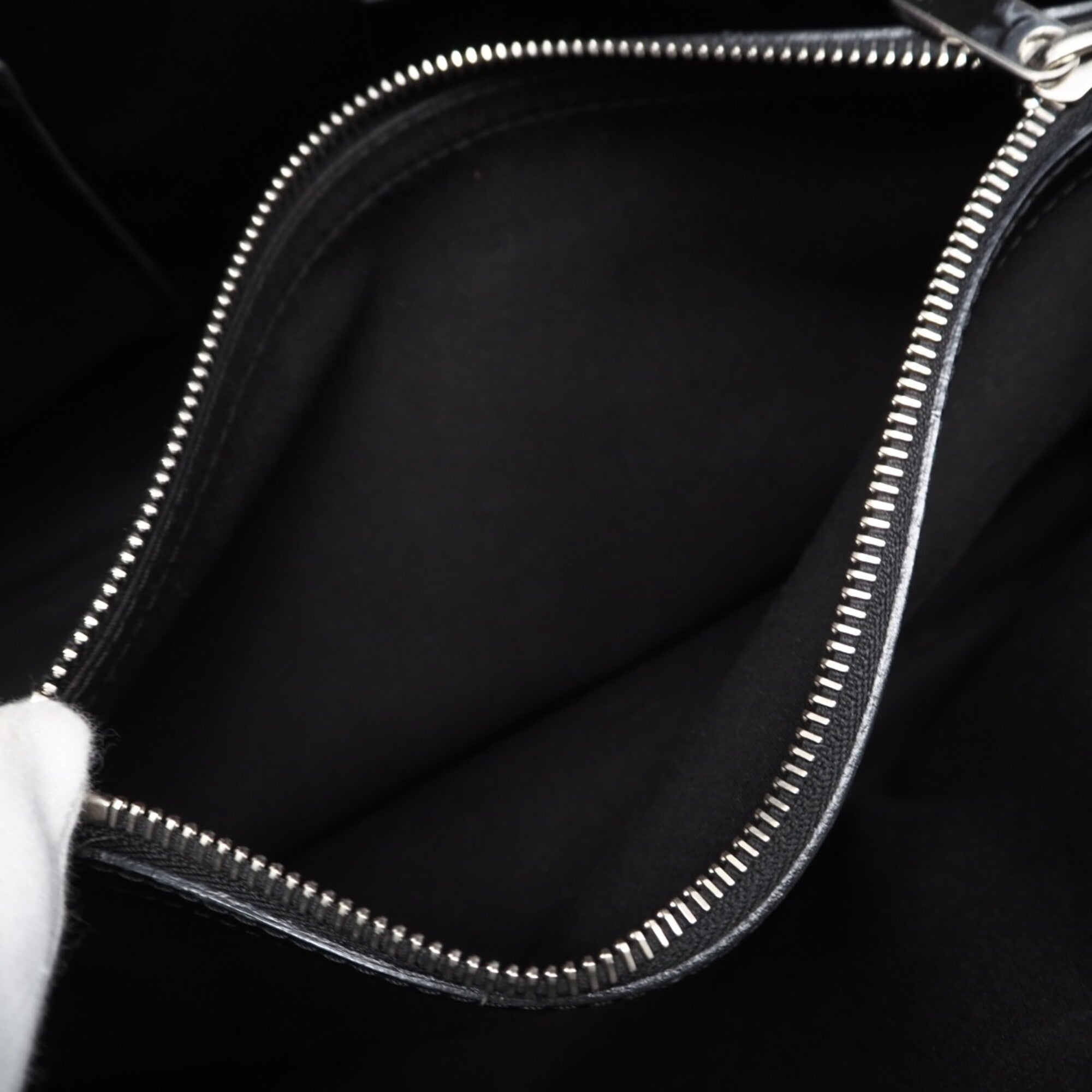 Louis Vuitton Black Leather Handbag (Pre-Owned)