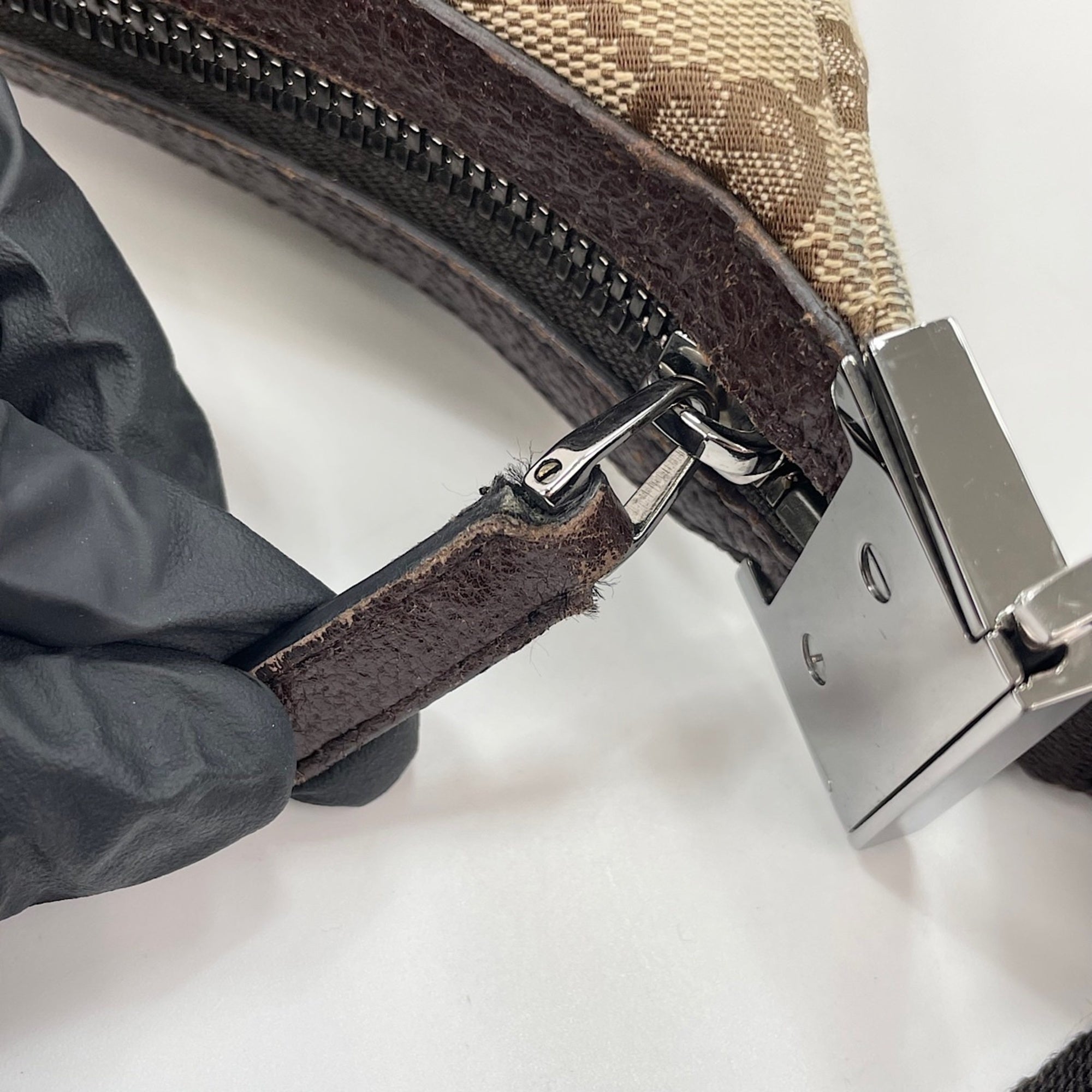 Gucci Beige Shoulder Bag (Pre-Owned)